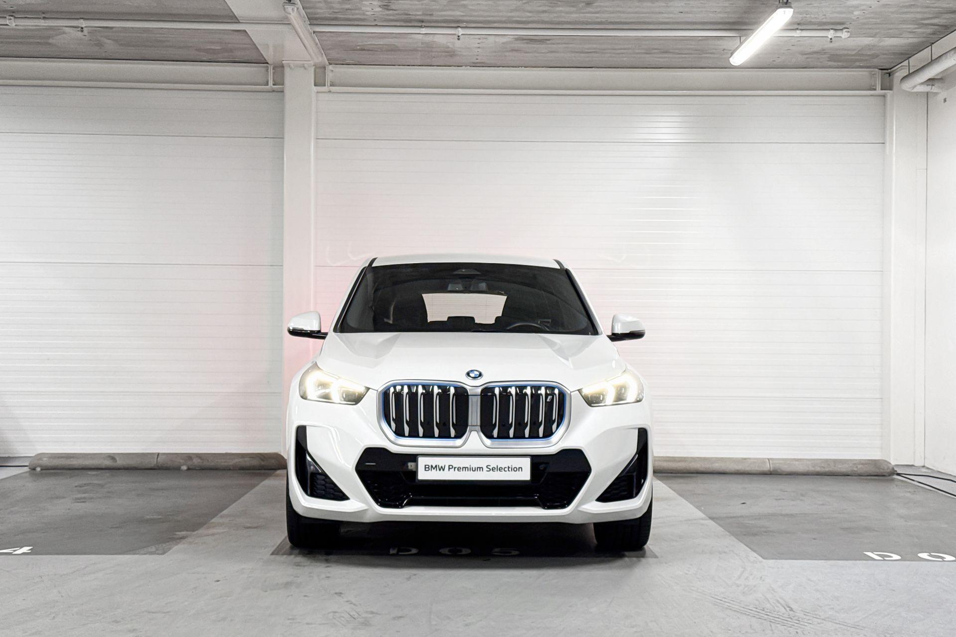 Foto van BMW Ix1