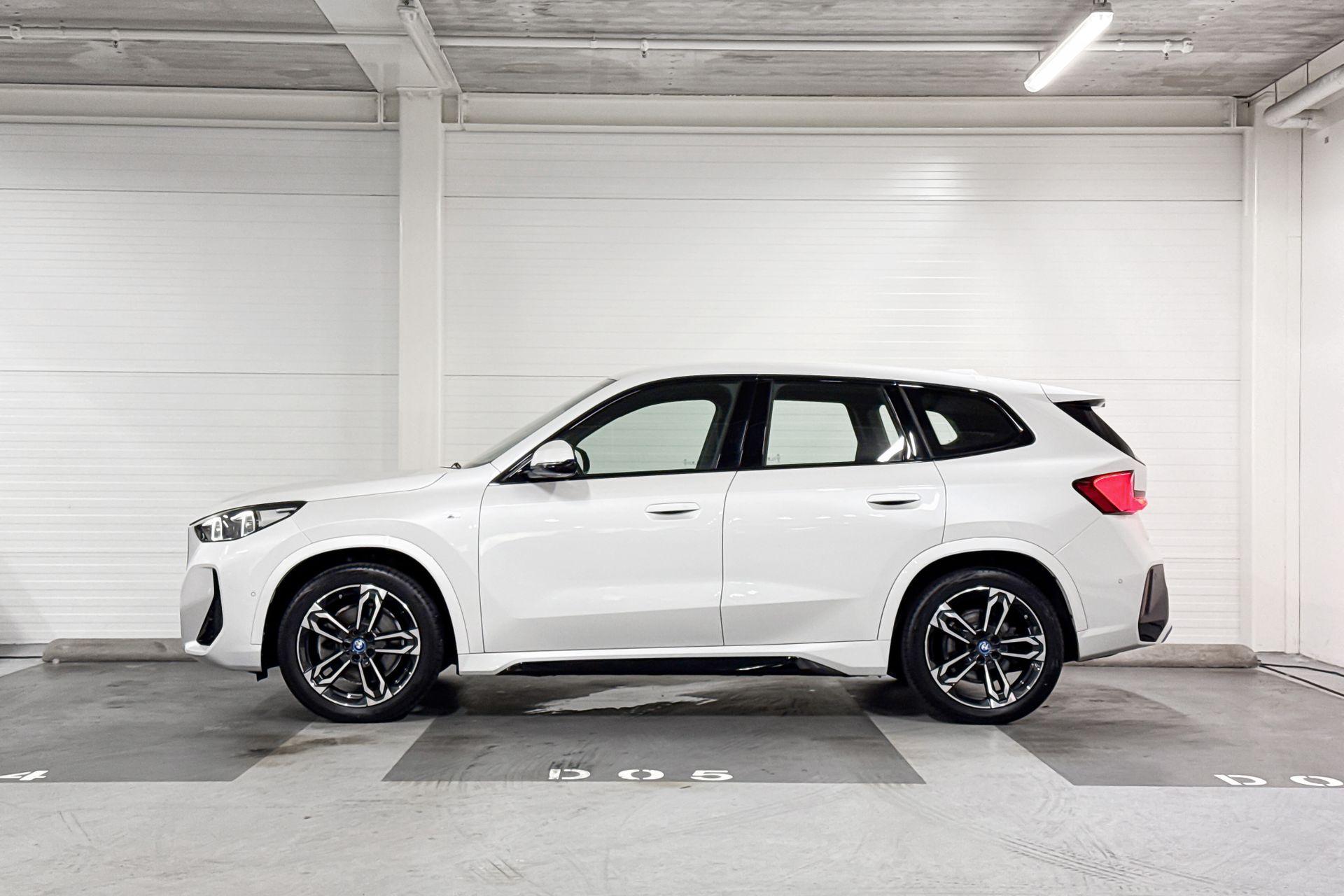 Foto van BMW Ix1