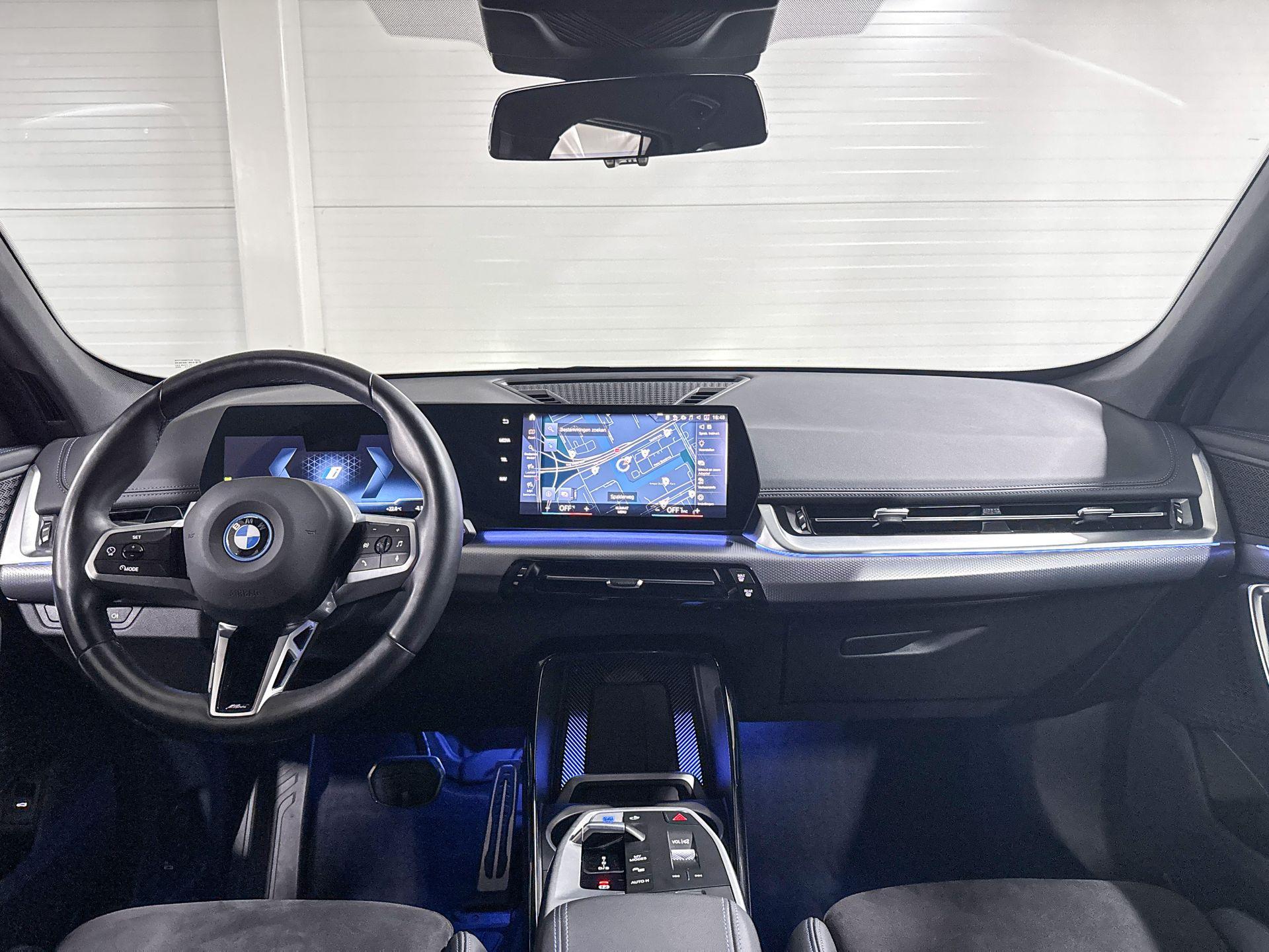 Foto van BMW Ix1