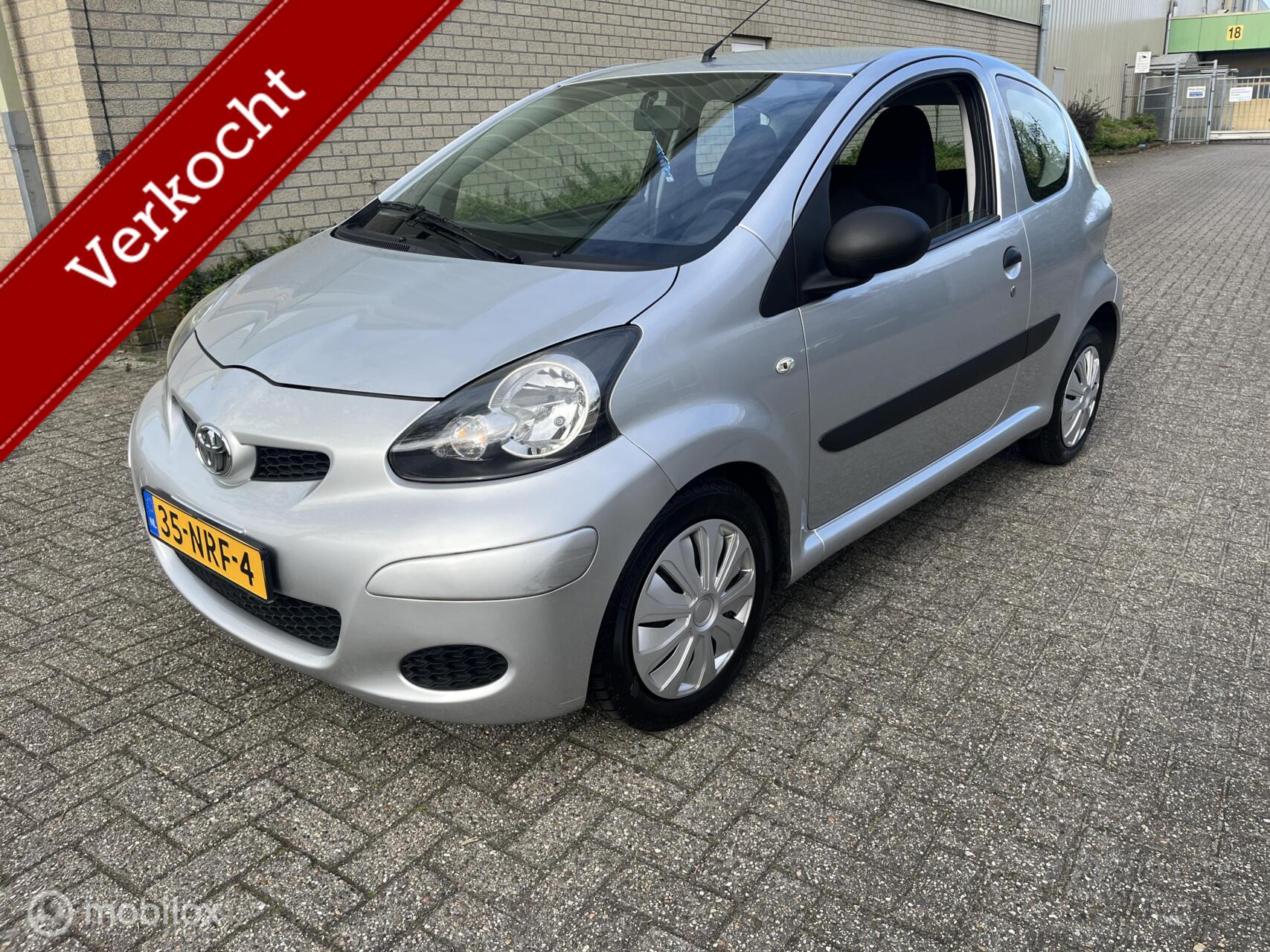 Toyota Toyota Aygo 1.0-12V Cool 2010 - voorkant