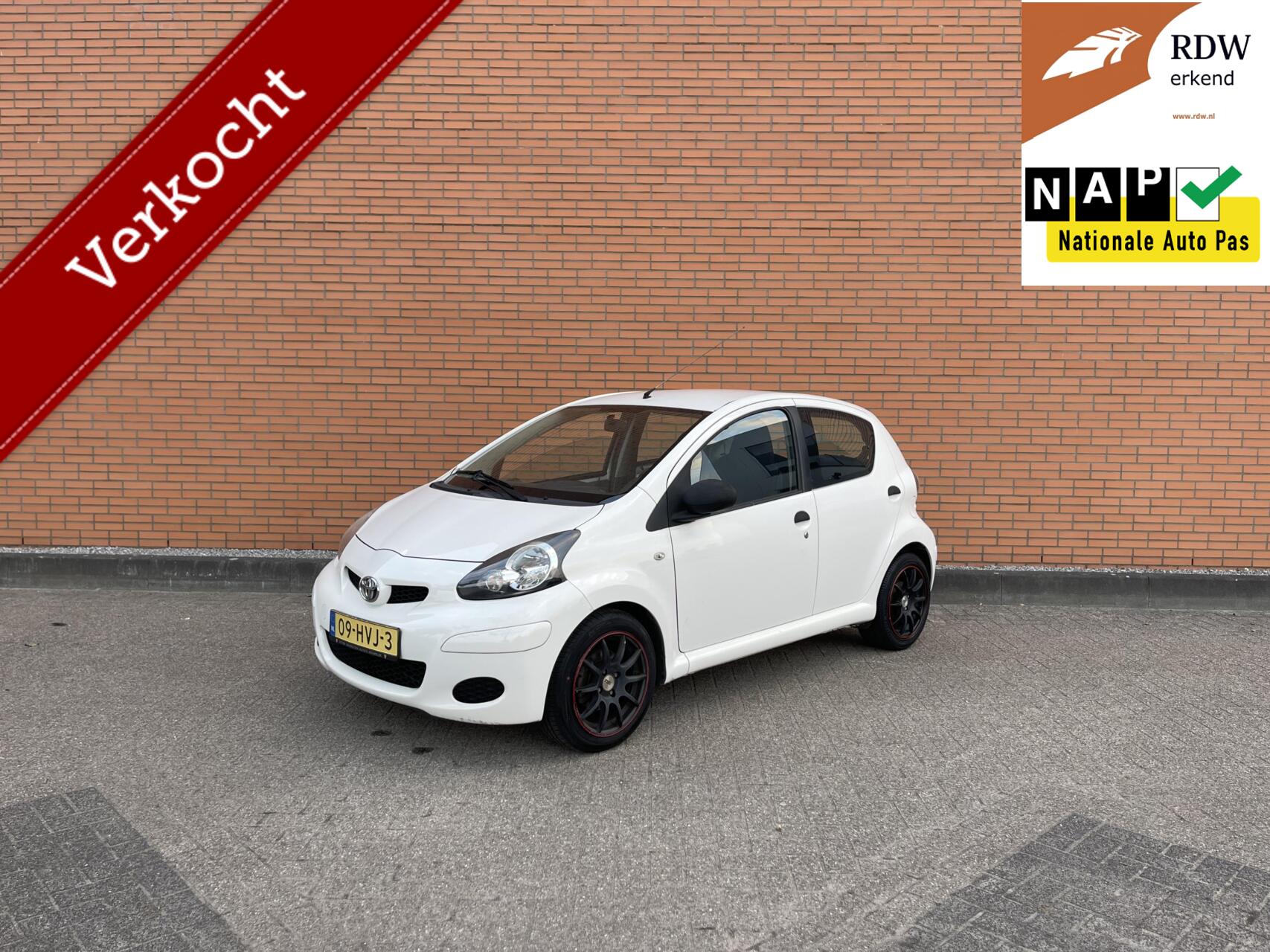 Toyota Aygo 1.0 74DKM | NAP | AIRCO | LAGE-KM | NIEUWE-APK | 2009 - voorkant