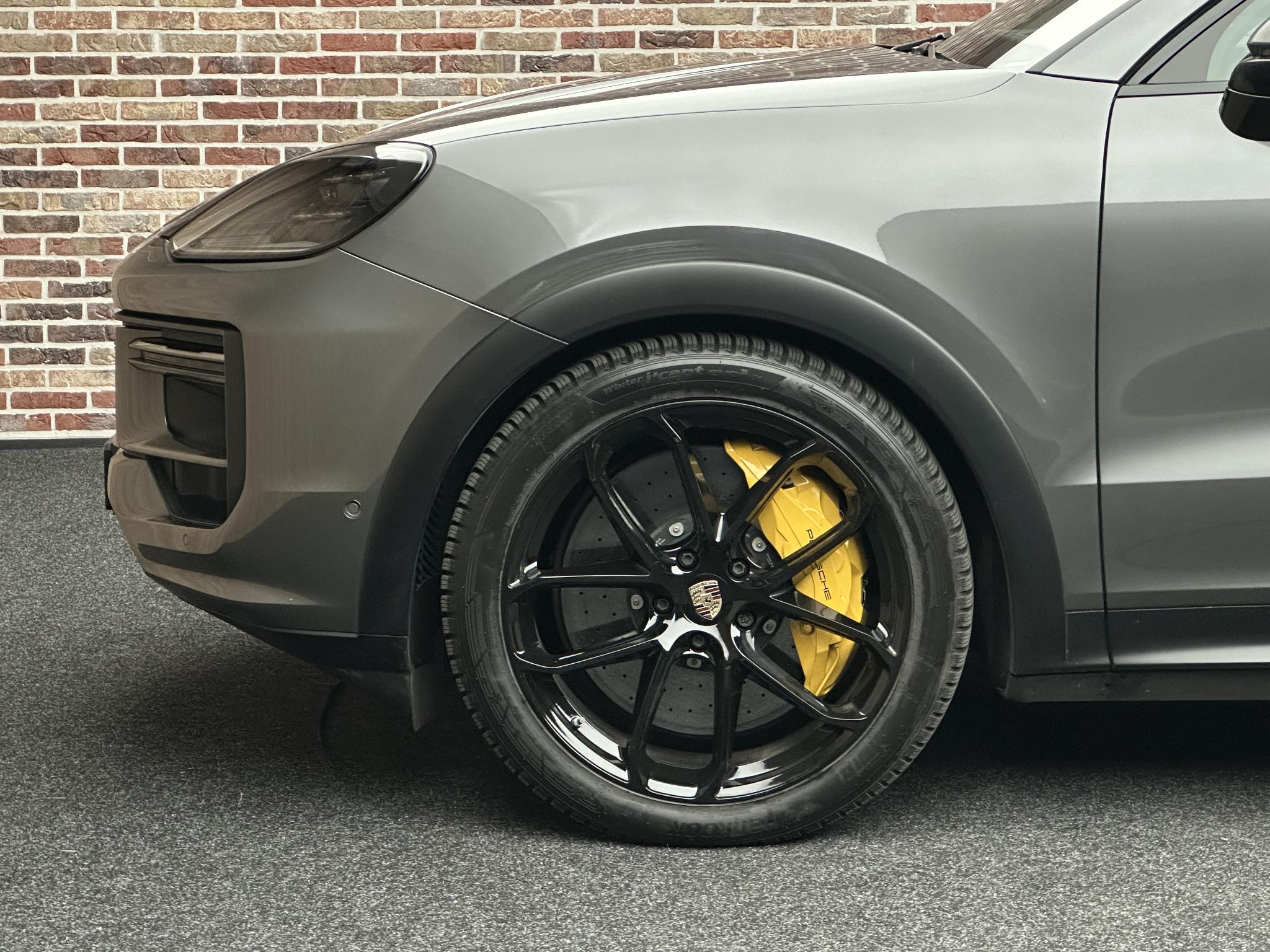 Foto van Porsche Cayenne Turbo E-hybrid