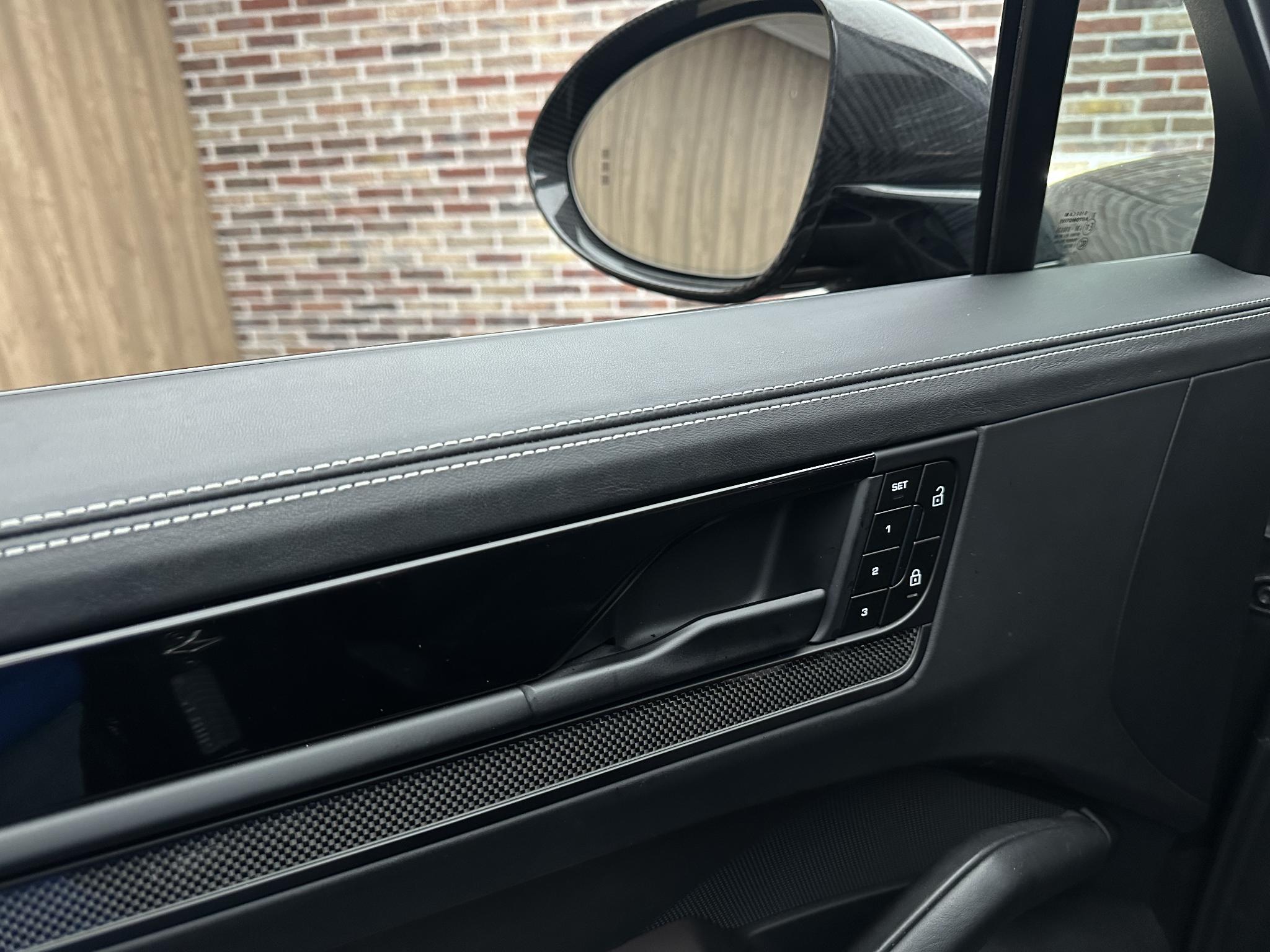 Foto van Porsche Cayenne Turbo E-hybrid