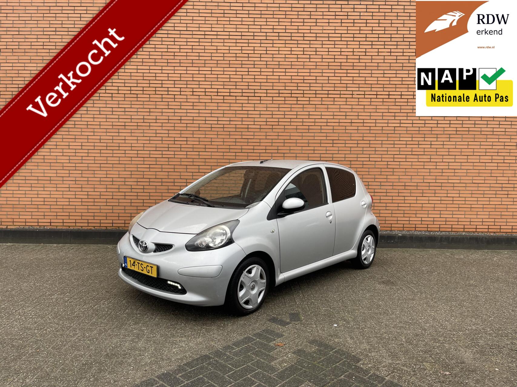 Toyota Toyota Aygo 1.0 Grijs 115DKM | NAP | ELEK-PAKKET | AIRCO | 2007 - voorkant