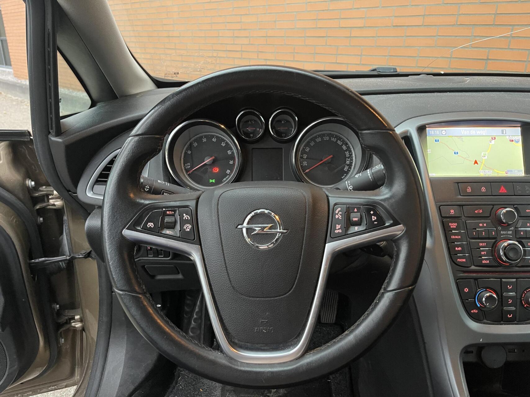 Foto van Opel Astra Notchback