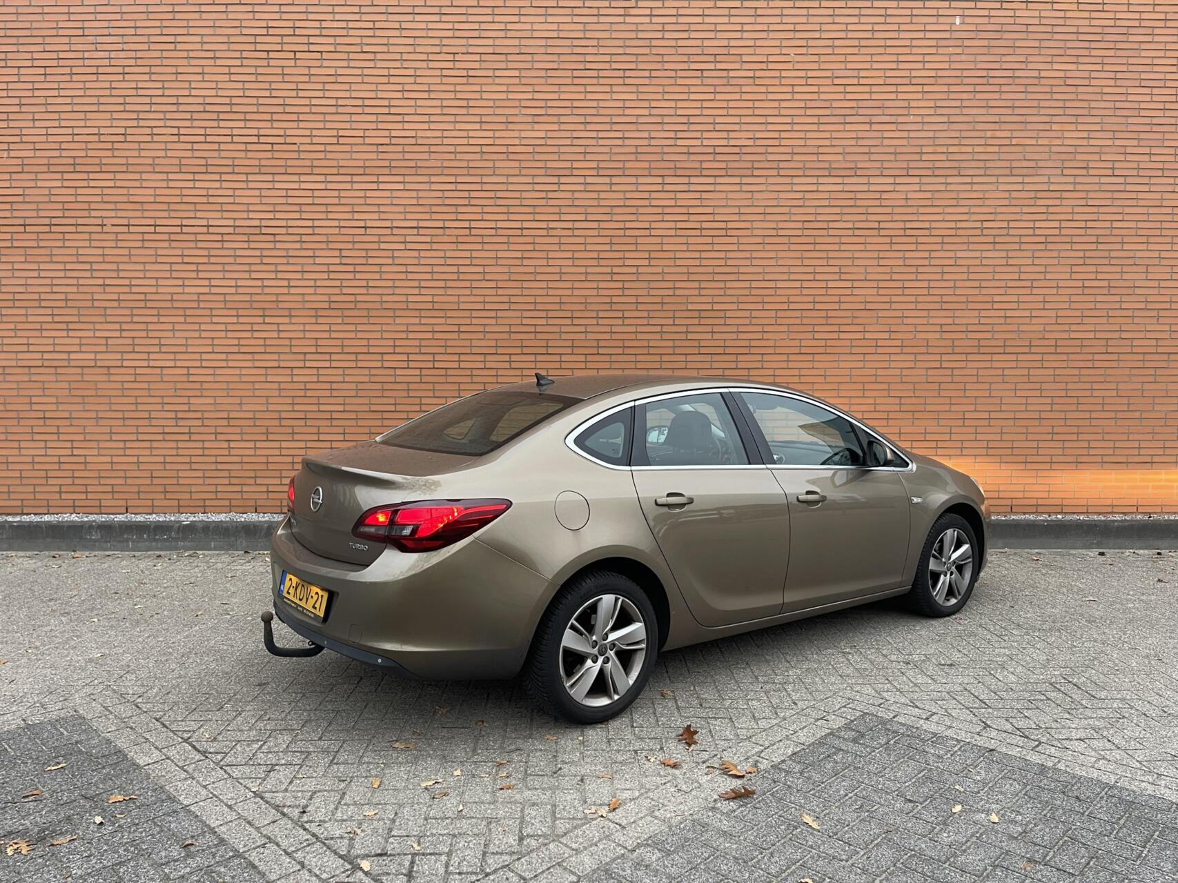 Foto van Opel Astra Notchback