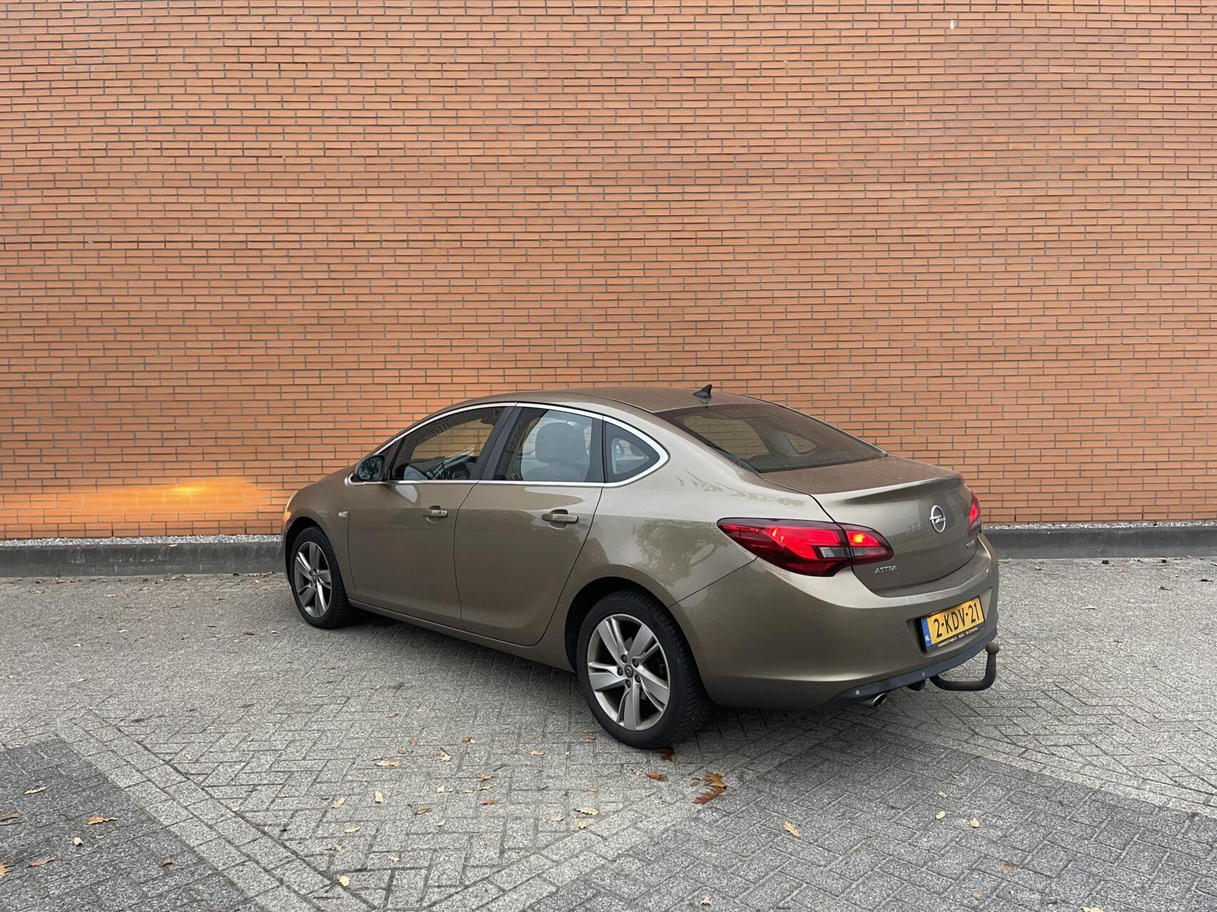 Foto van Opel Astra Notchback