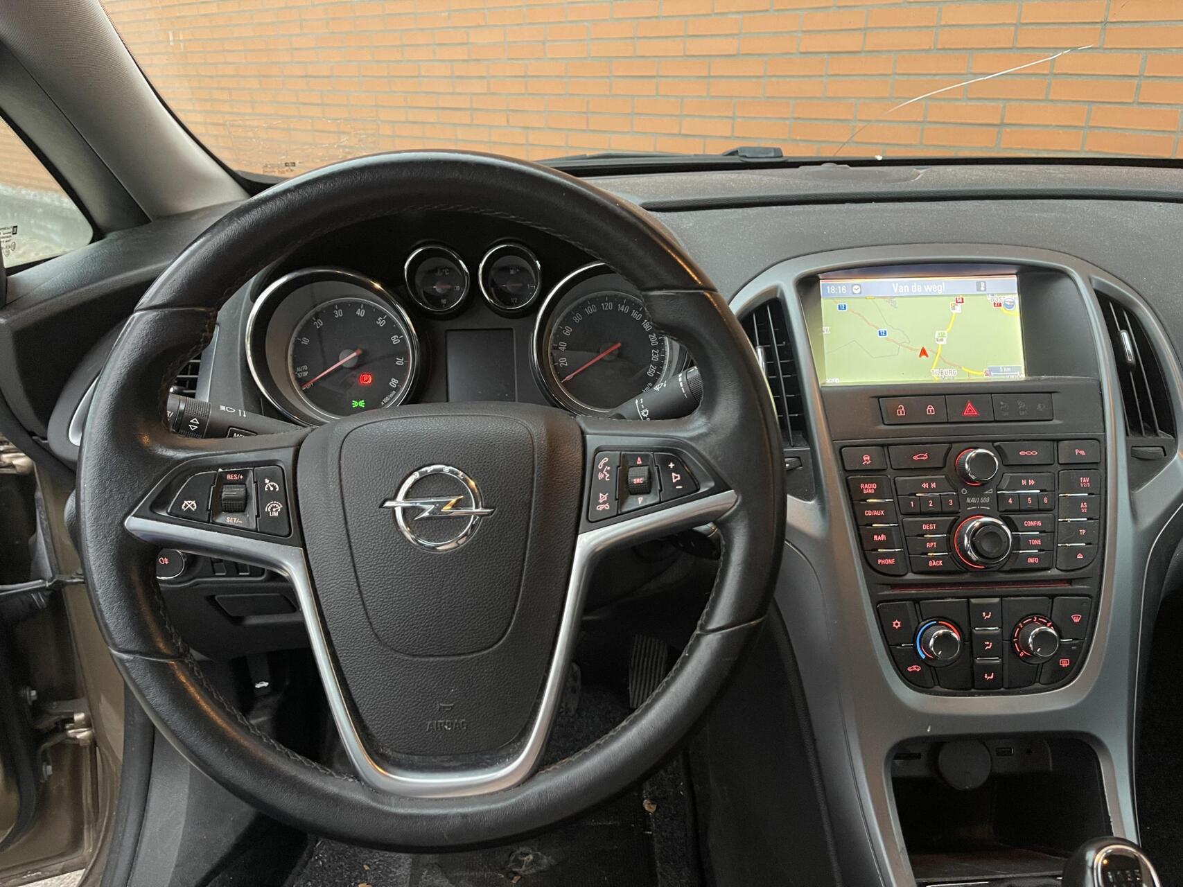 Foto van Opel Astra Notchback