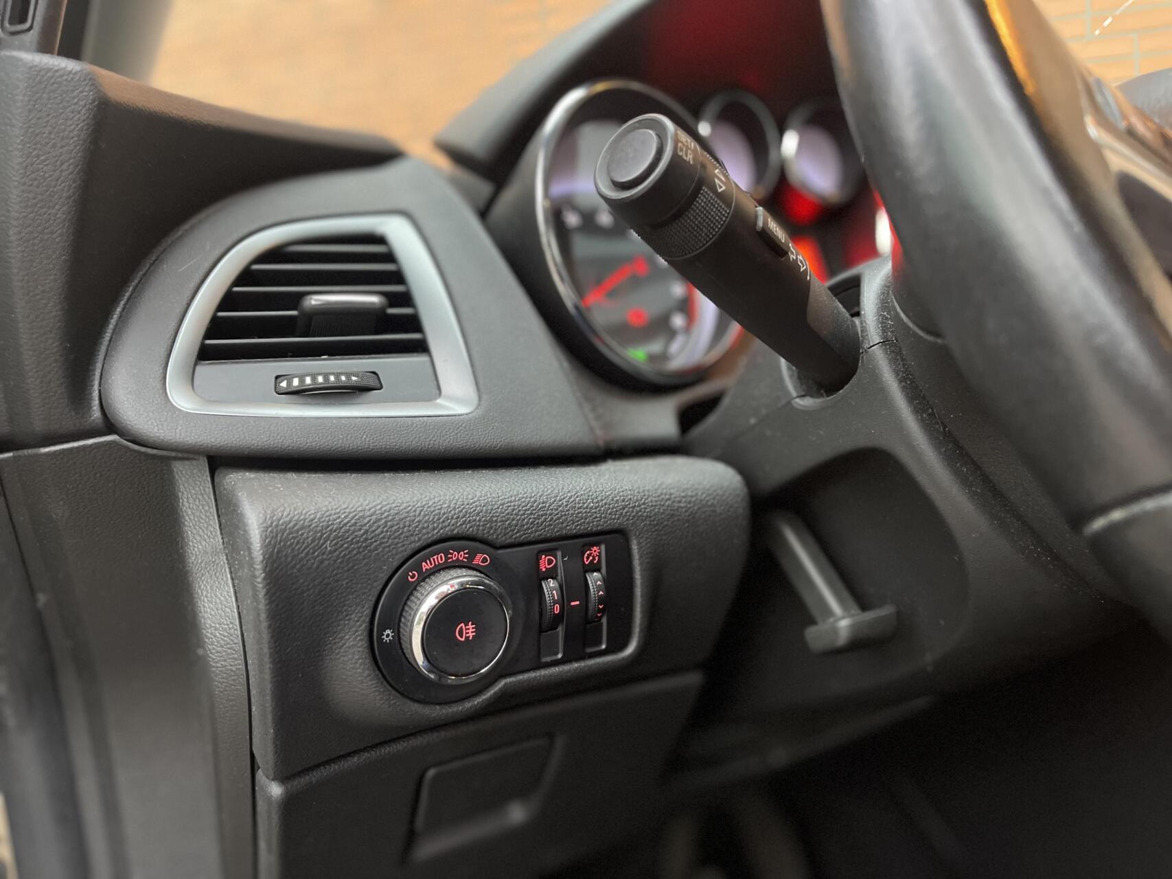 Foto van Opel Astra Notchback