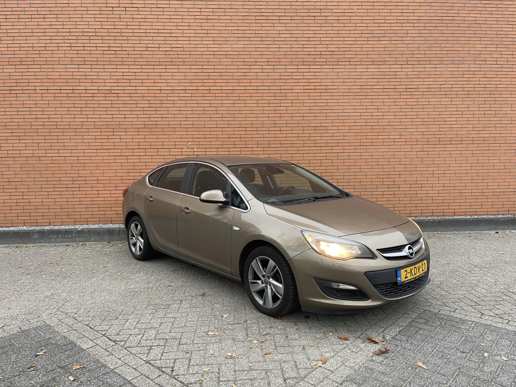 Foto van Opel Astra Notchback