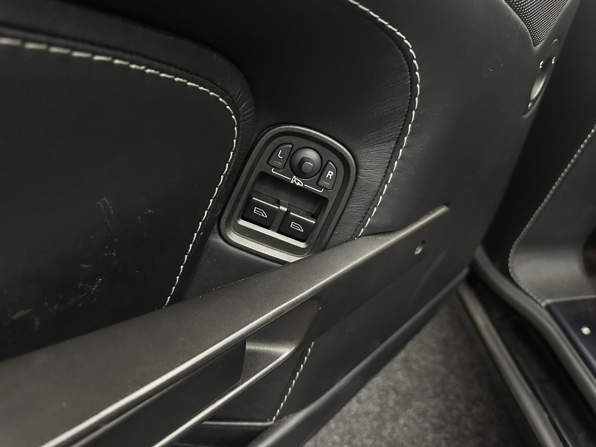Foto van Aston Martin V8 Vantage Roadster
