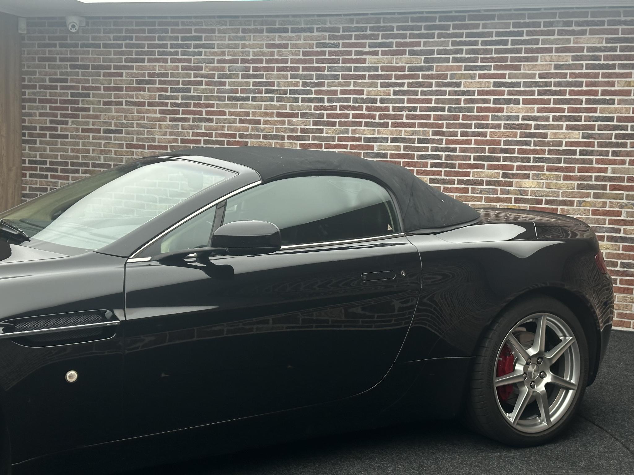 Foto van Aston Martin V8 Vantage Roadster