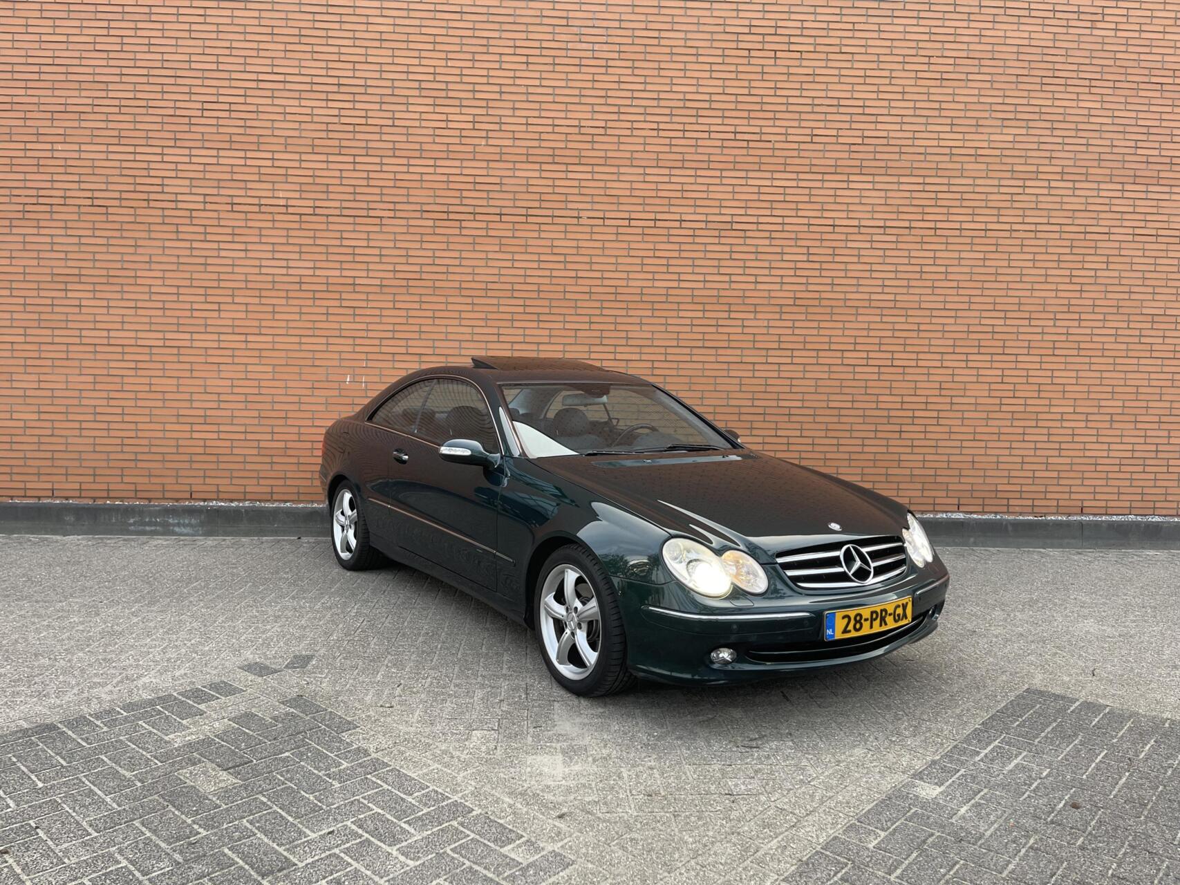 Foto van Mercedes-Benz CLK 320