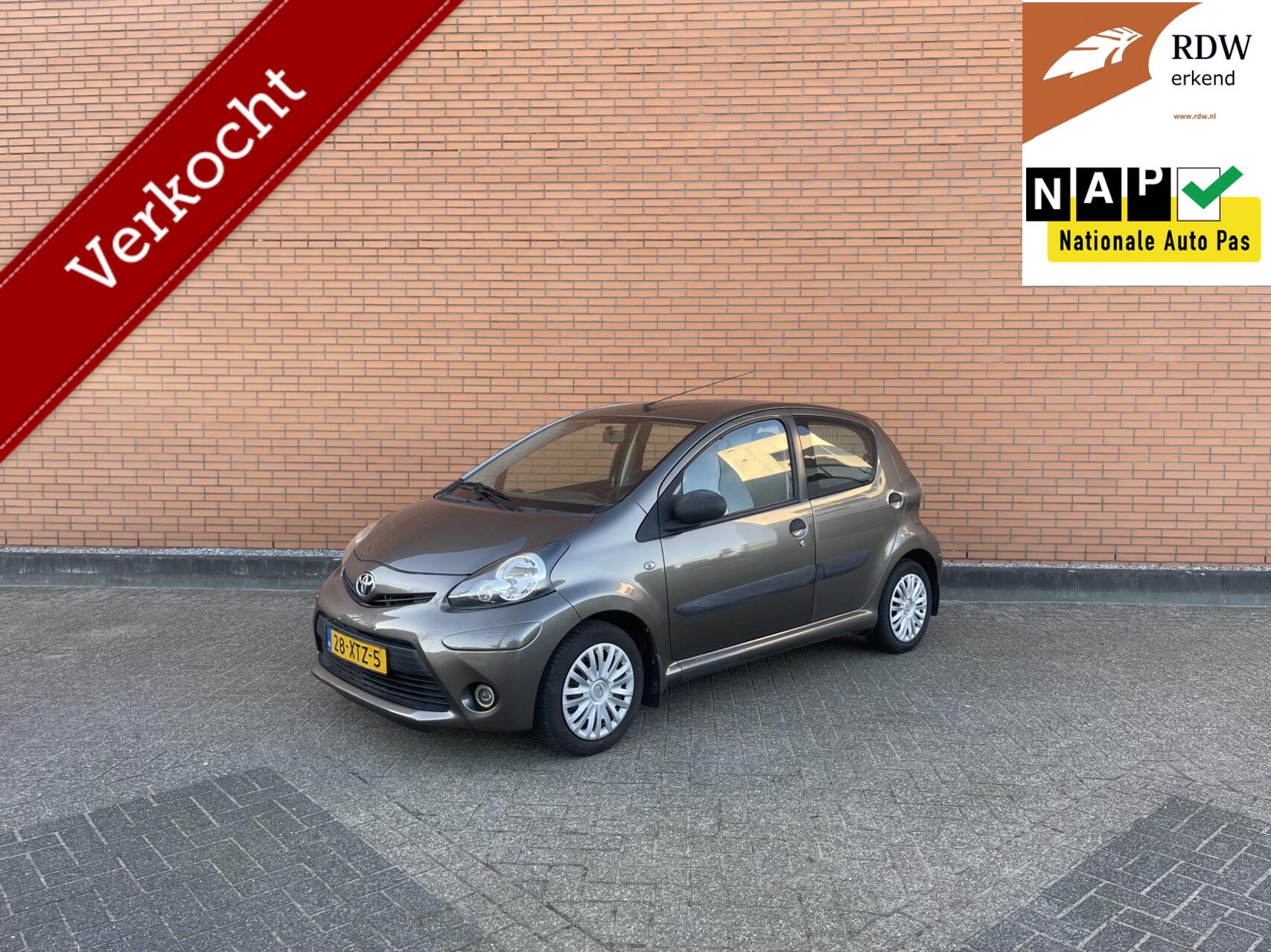 Toyota Toyota Aygo 1.0 2012 155Dkm | NAP | FACELIFT | AIRCO | APK | 2012 - voorkant