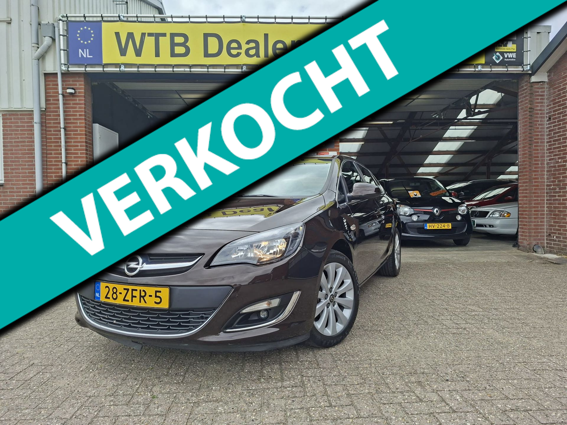 Opel Astra Notchback 1.4 Cosmo, Navi, Cruise Contr. Dealer o.h., Airco, 2012 - voorkant