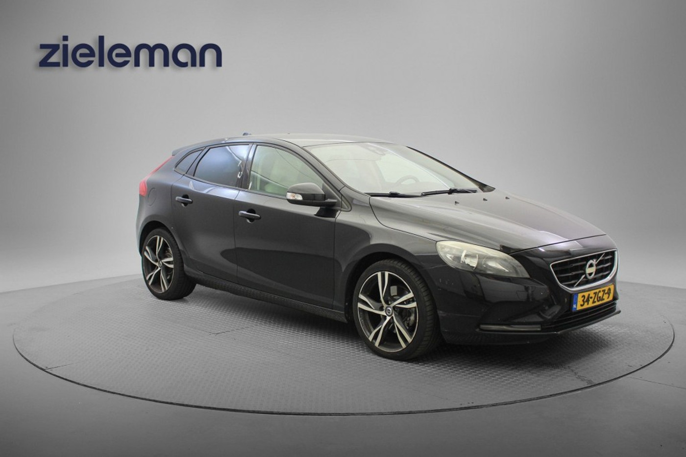 Volvo V40 1.6 T3 Kinetic - Navi, Camera, Clima, Cruise, Trekhaak 2012 - voorkant