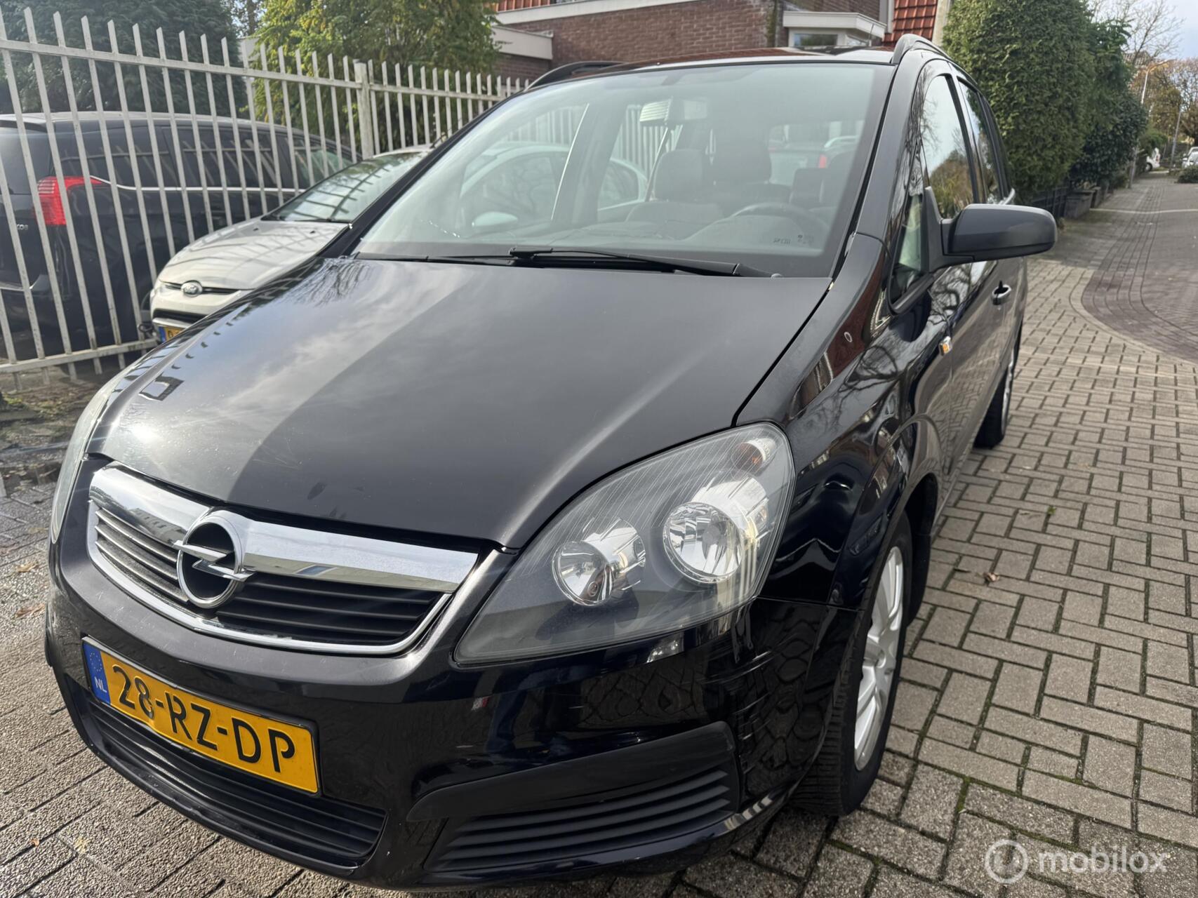 Opel Zafira 1.6 Business 2005 - voorkant
