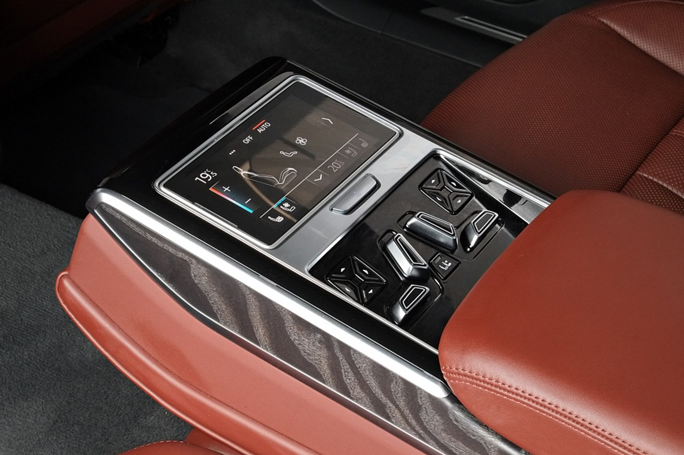 Foto van Audi A8 L