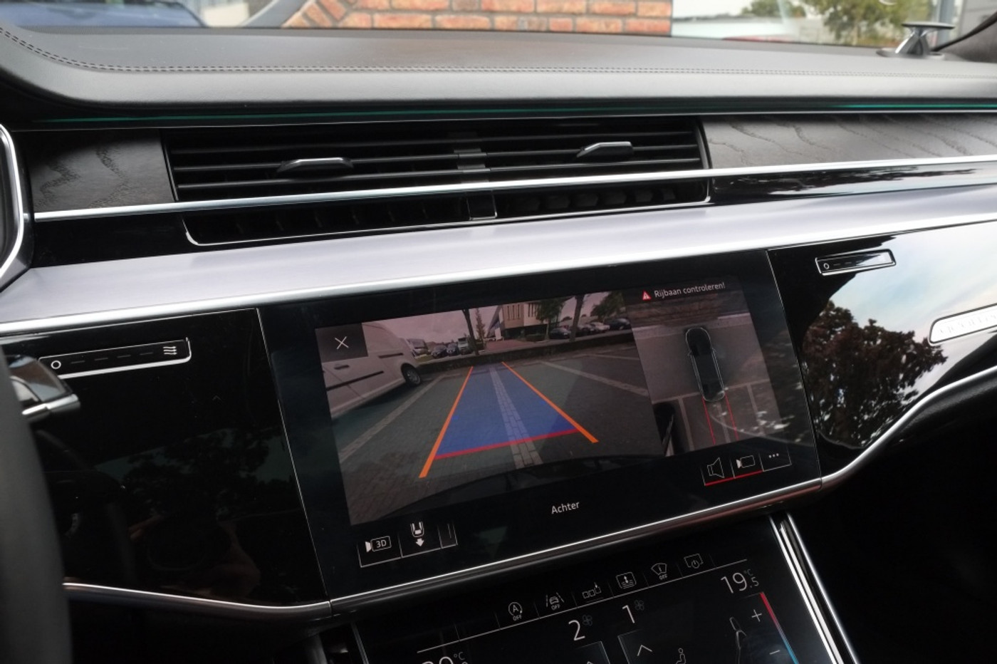 Foto van Audi A8 L