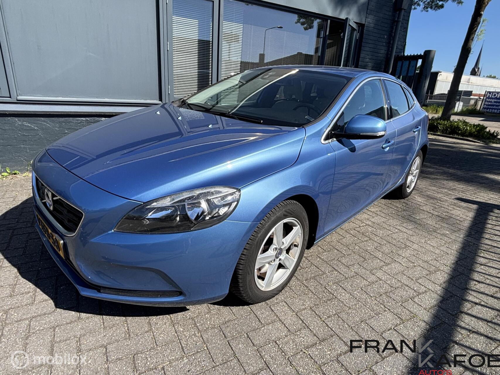 Volvo V40 1.6i Momentum Navi ECC Bl.tooth PDC LMV 2014 - voorkant