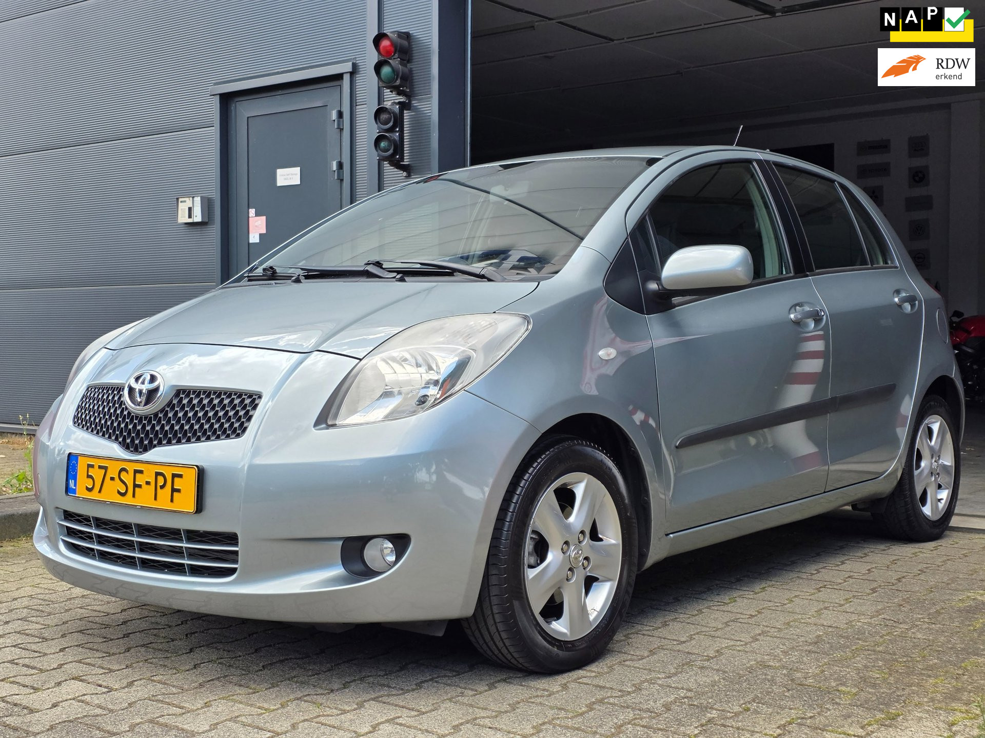 Toyota Toyota Yaris 1.3 VVTi Luna MMT / Automaat / Keyless / 100% onderhouden 2006 - voorkant