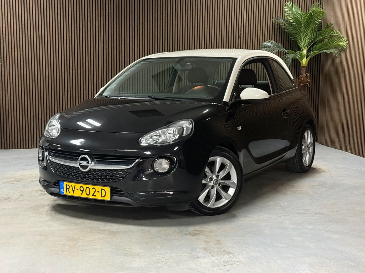 Opel Adam 1.0 Turbo Jam Fav. 2018 - voorkant