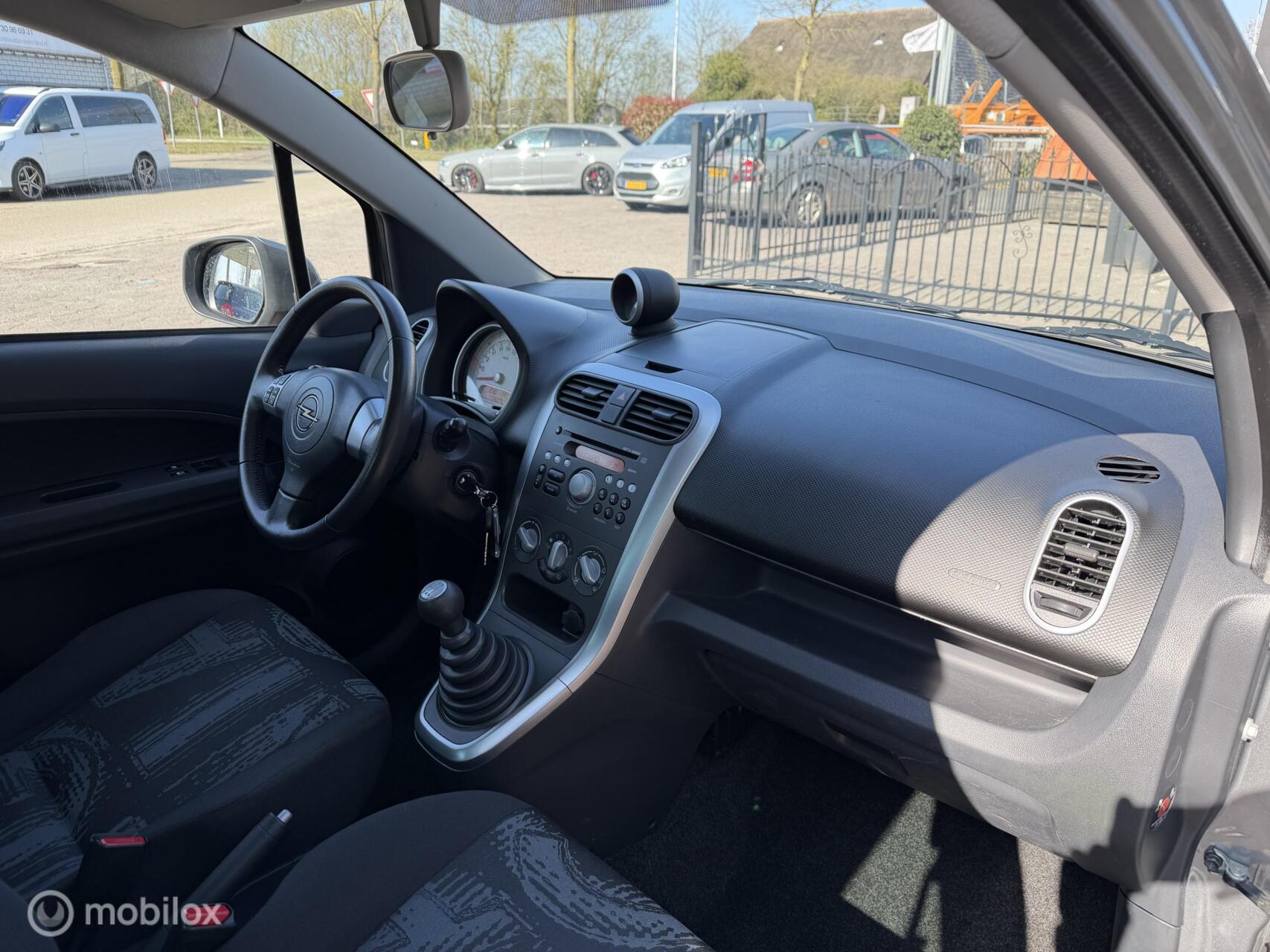 Foto van Opel Agila