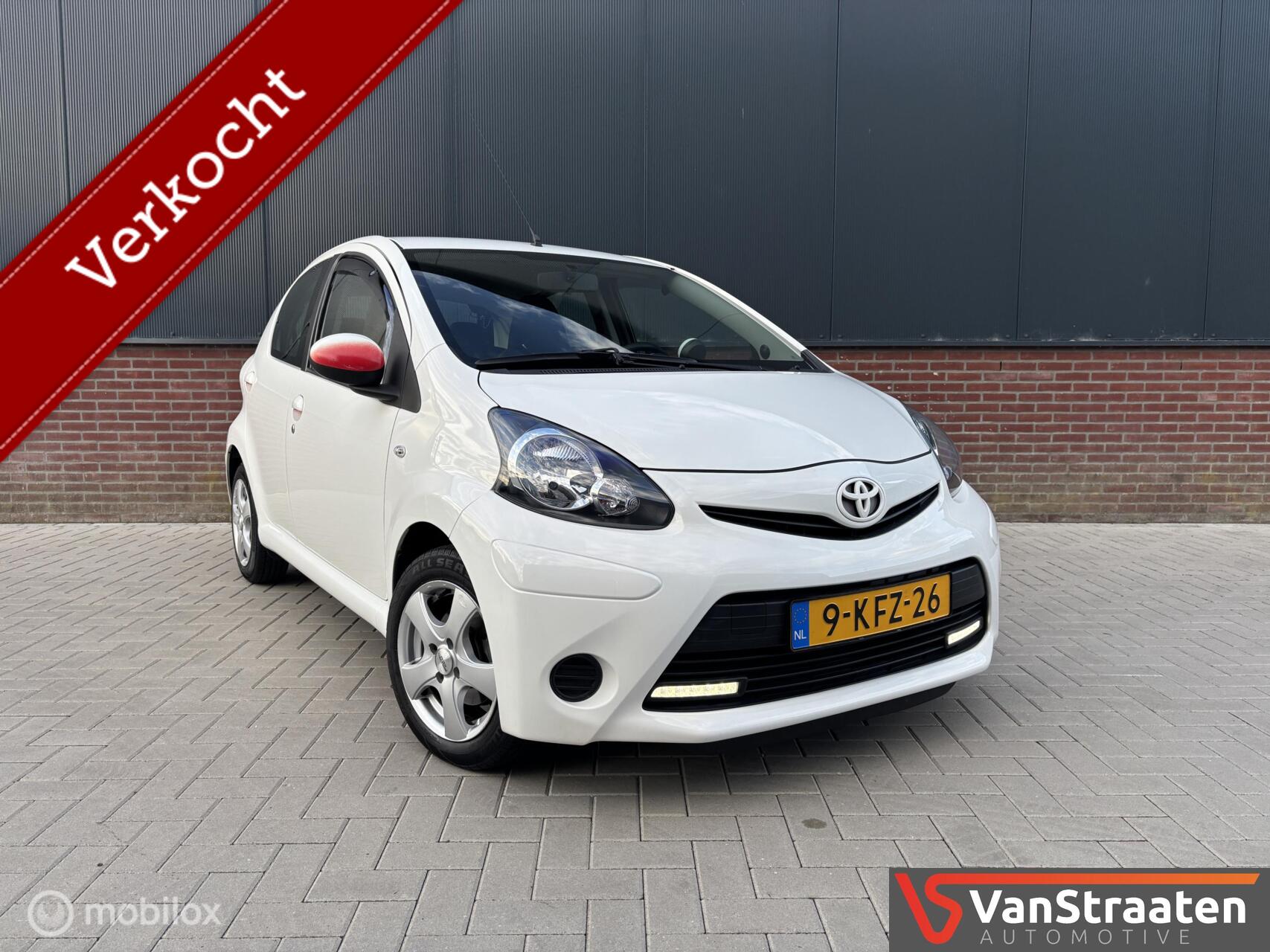 Toyota Toyota Aygo 1.0 VVT-i Aspiration | Airco | Carplay | 5 deurs 2012 - voorkant