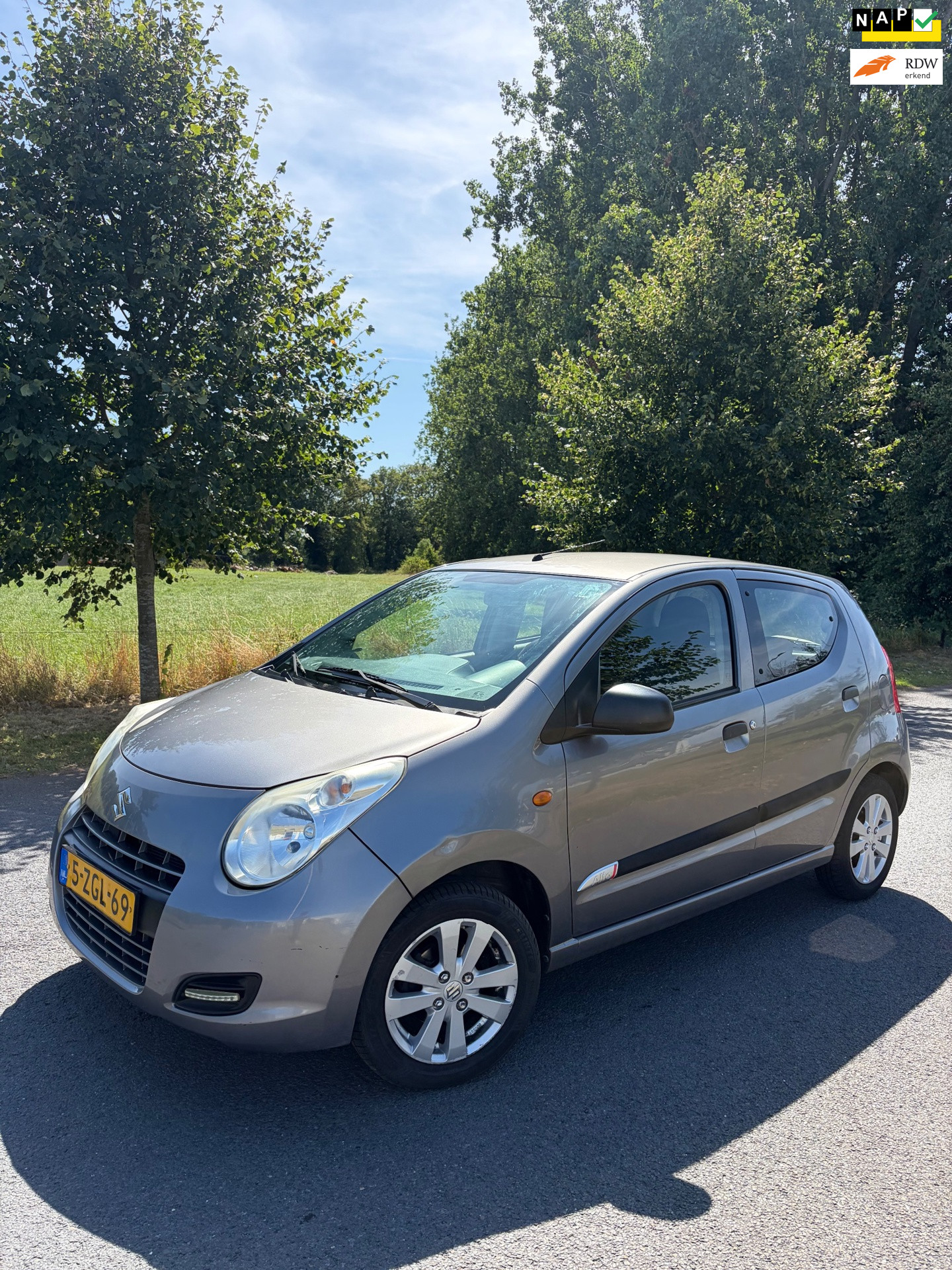 Suzuki Alto 1.0 Celebration EASSS, NAP, Airco 2015 - voorkant