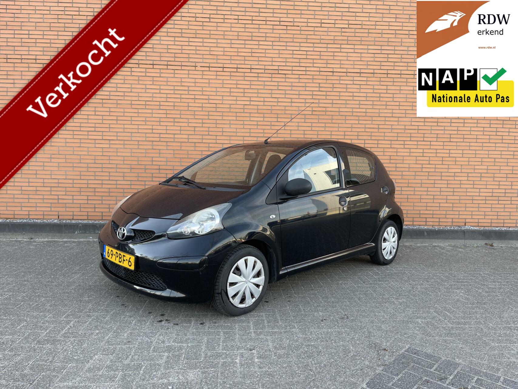 Toyota Aygo 1.0 93DKM | NAP | AIRCO | NIEUWE-APK | 5 DEURS | 2011 - voorkant