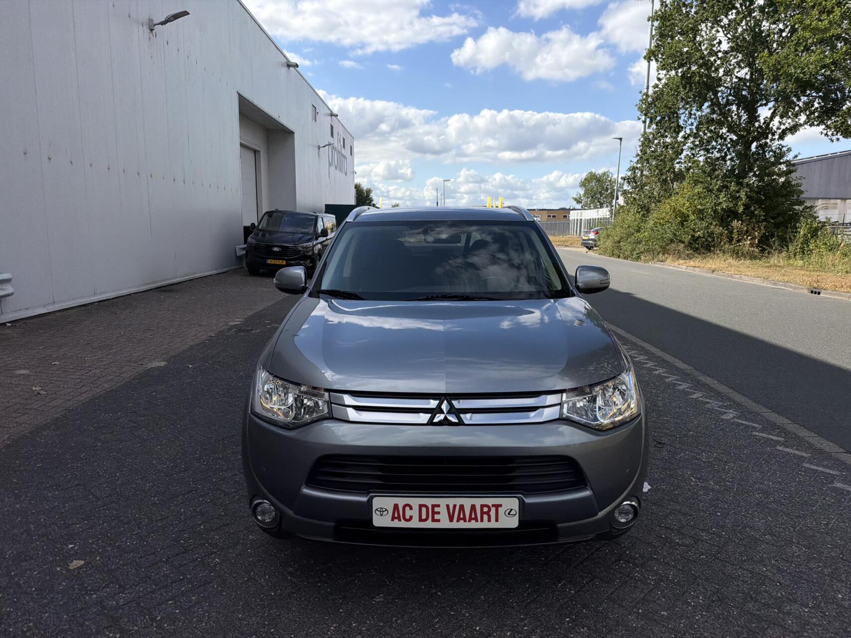 Mitsubishi Mitsubishi Outlander 2.0 Business Edition - 7PERS/CLIMA/NAP 2015 - voorkant
