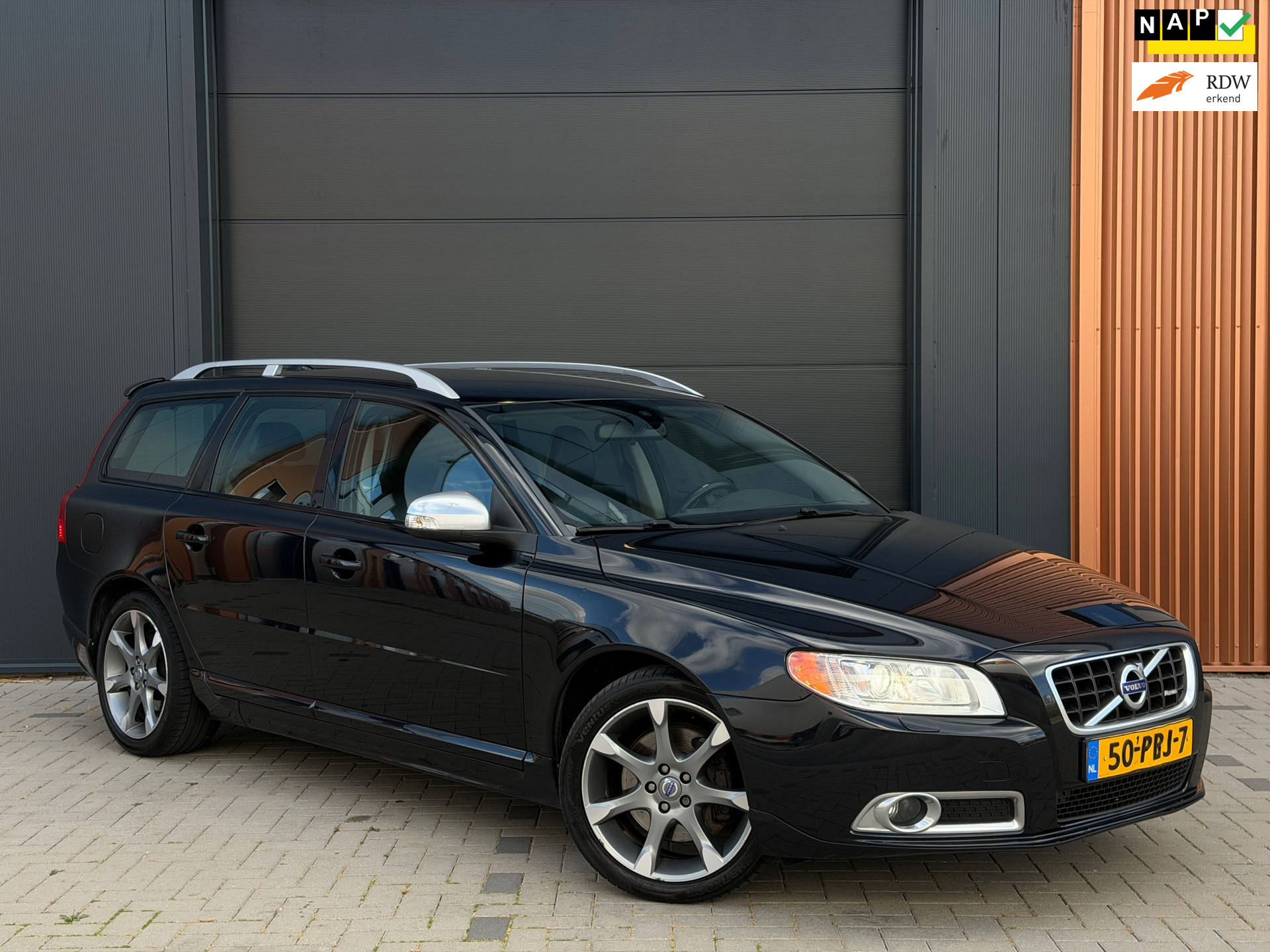 Volvo V70 2.0T R-Edition|Navi|Stoelverwarming|Parkeersensoren|Climate Control|Cruise Control 2011 - voorkant