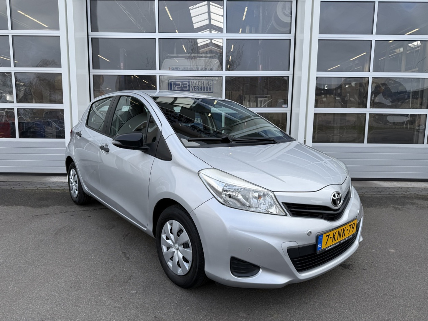 Toyota Toyota Yaris 1.3 VVT-i Comfort 2013 - voorkant