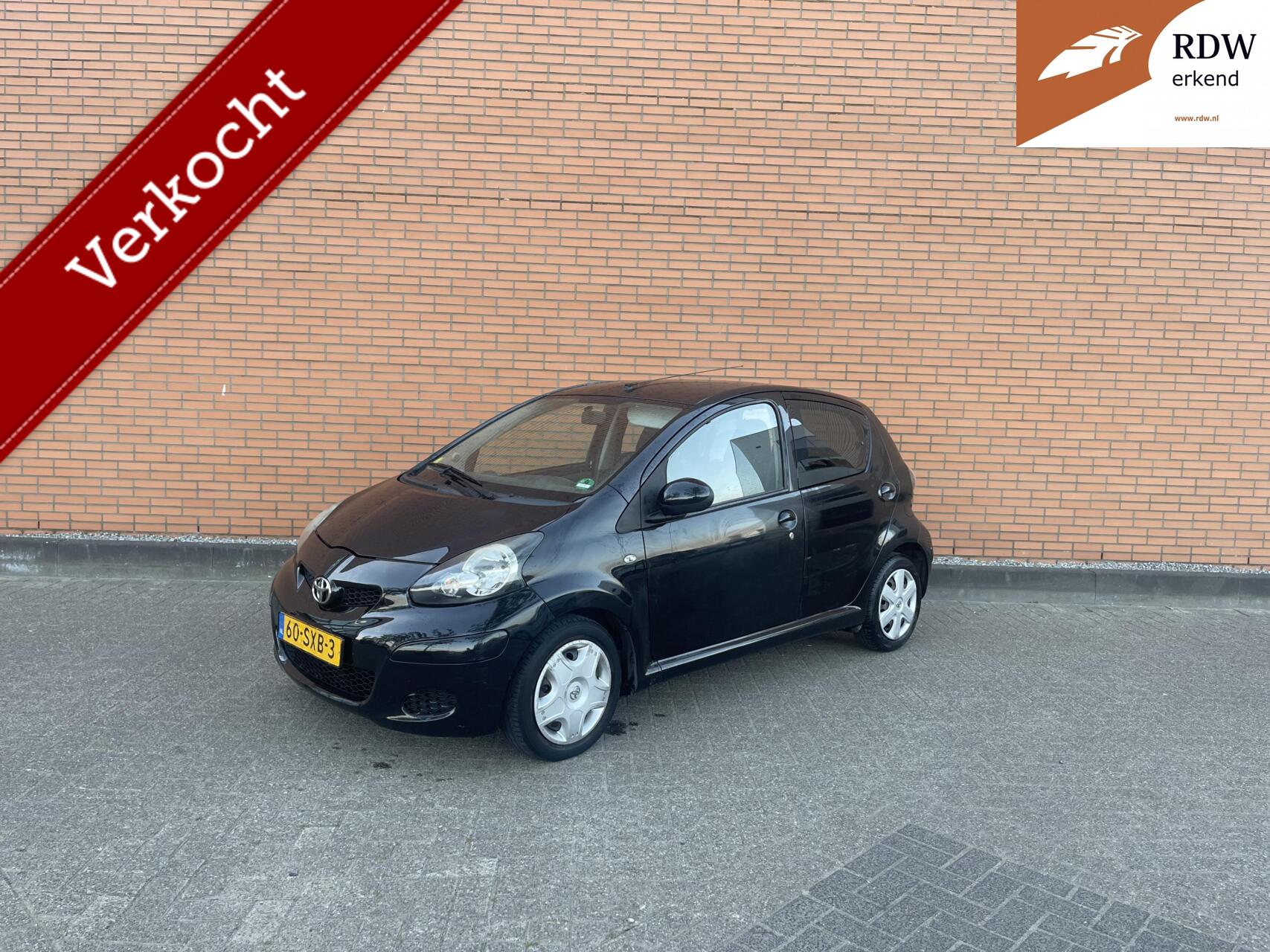 Toyota Aygo 1.0 2010 173DKM | AIRCO | KOPPELING VV | ZUINIG 2010 - voorkant