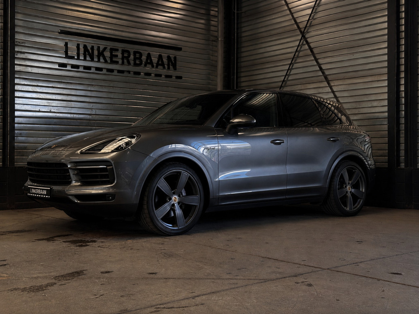 Porsche Cayenne E-hybrid 3.0 E-Hybrid | SOH 87% | Panodak | Sport Chrono | Luchtvering | Bose | 22 inch | 2020 - voorkant