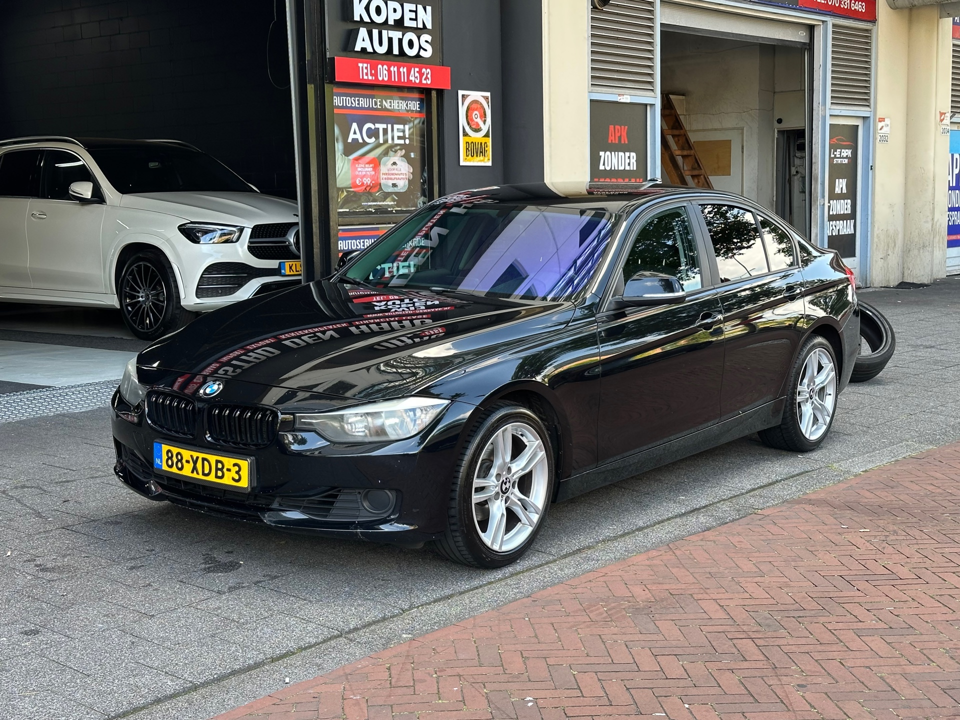 BMW 3er Reihe 320i Automaat Clima 2012 - voorkant