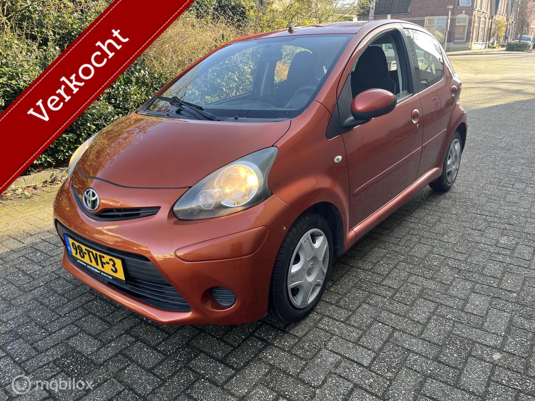Toyota Toyota Aygo 1.0 VVT-i Comfort Orange 2012 - voorkant