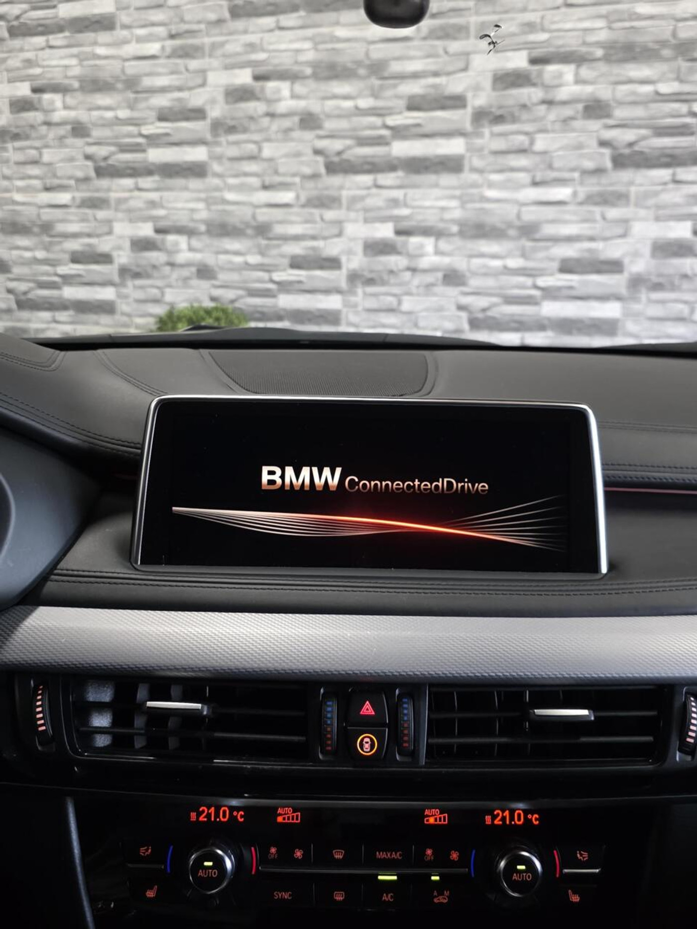 Foto van BMW X6 M50d