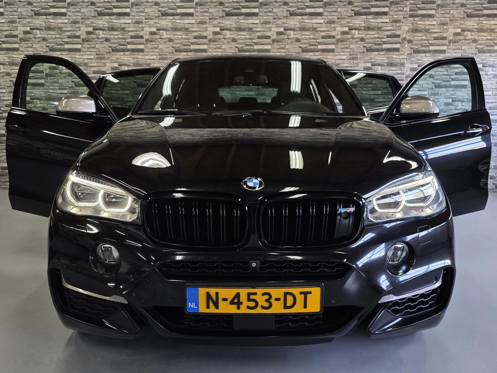 Foto van BMW X6 M50d