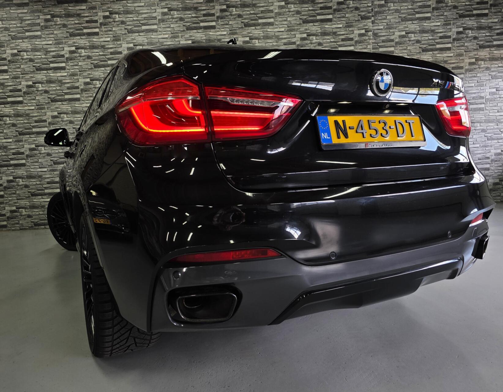 Foto van BMW X6 M50d