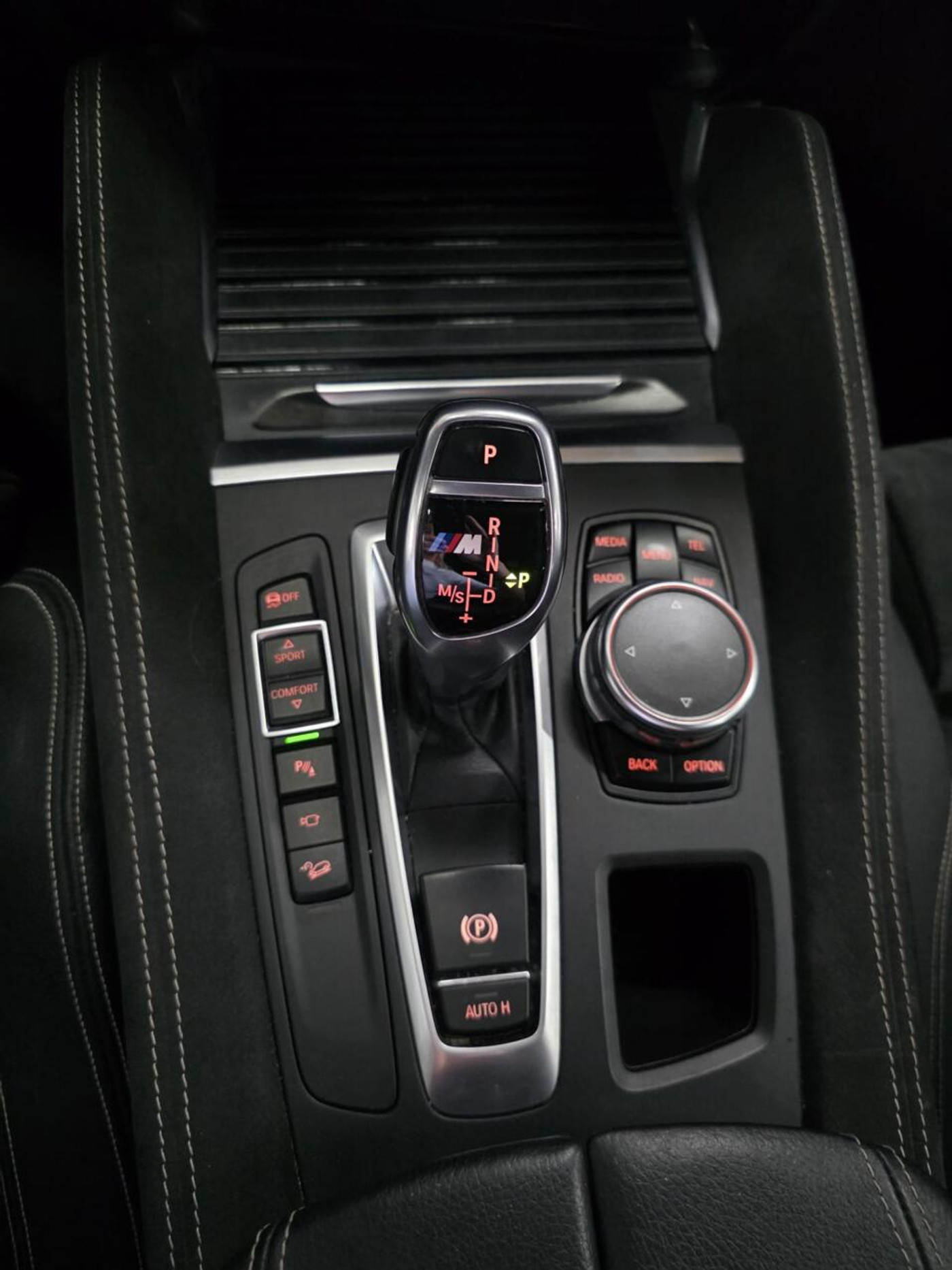 Foto van BMW X6 M50d