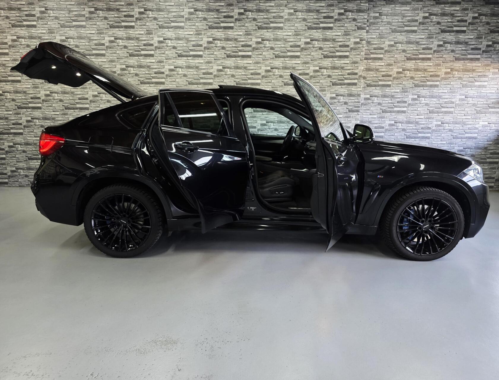 Foto van BMW X6 M50d