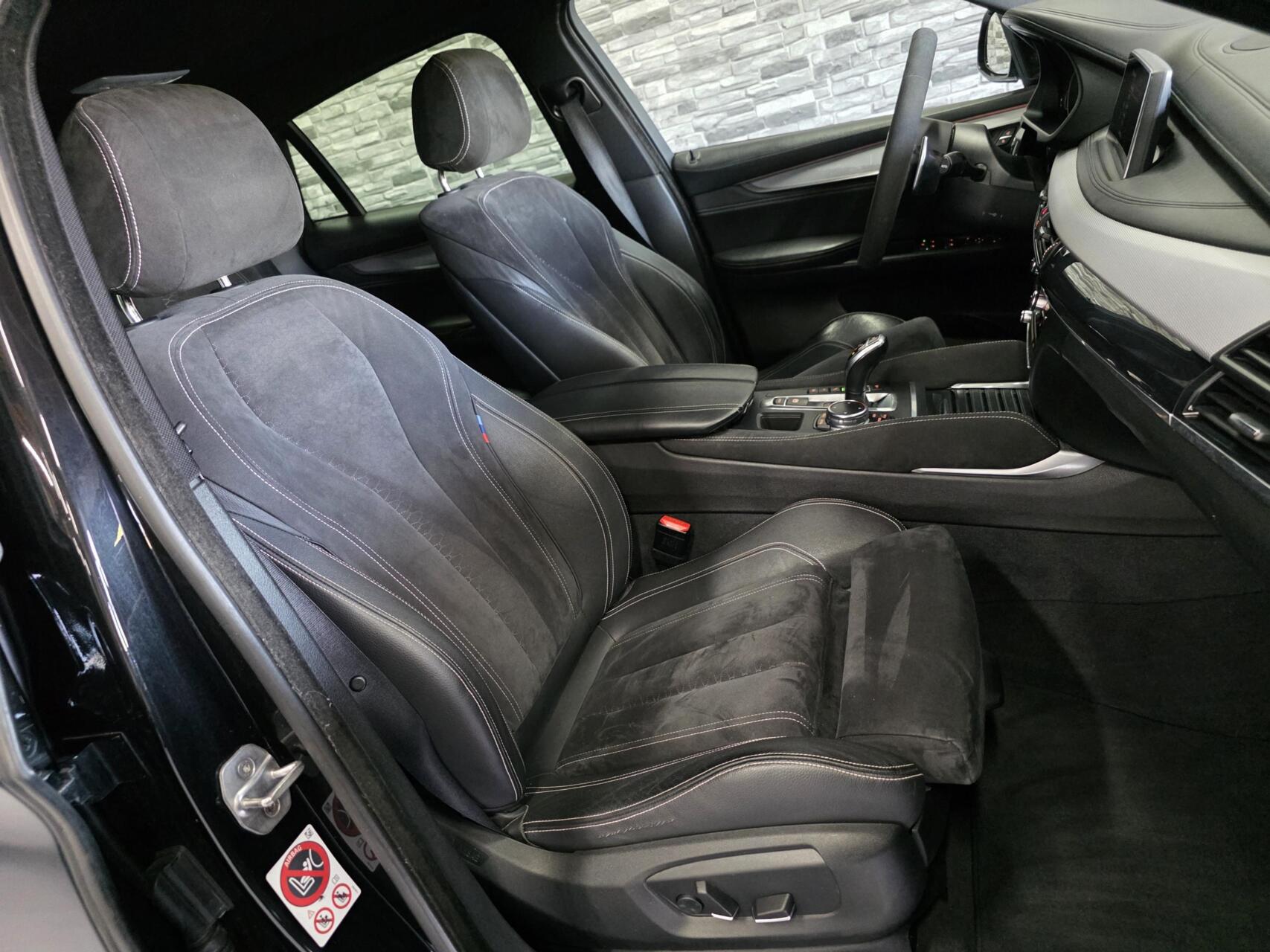 Foto van BMW X6 M50d