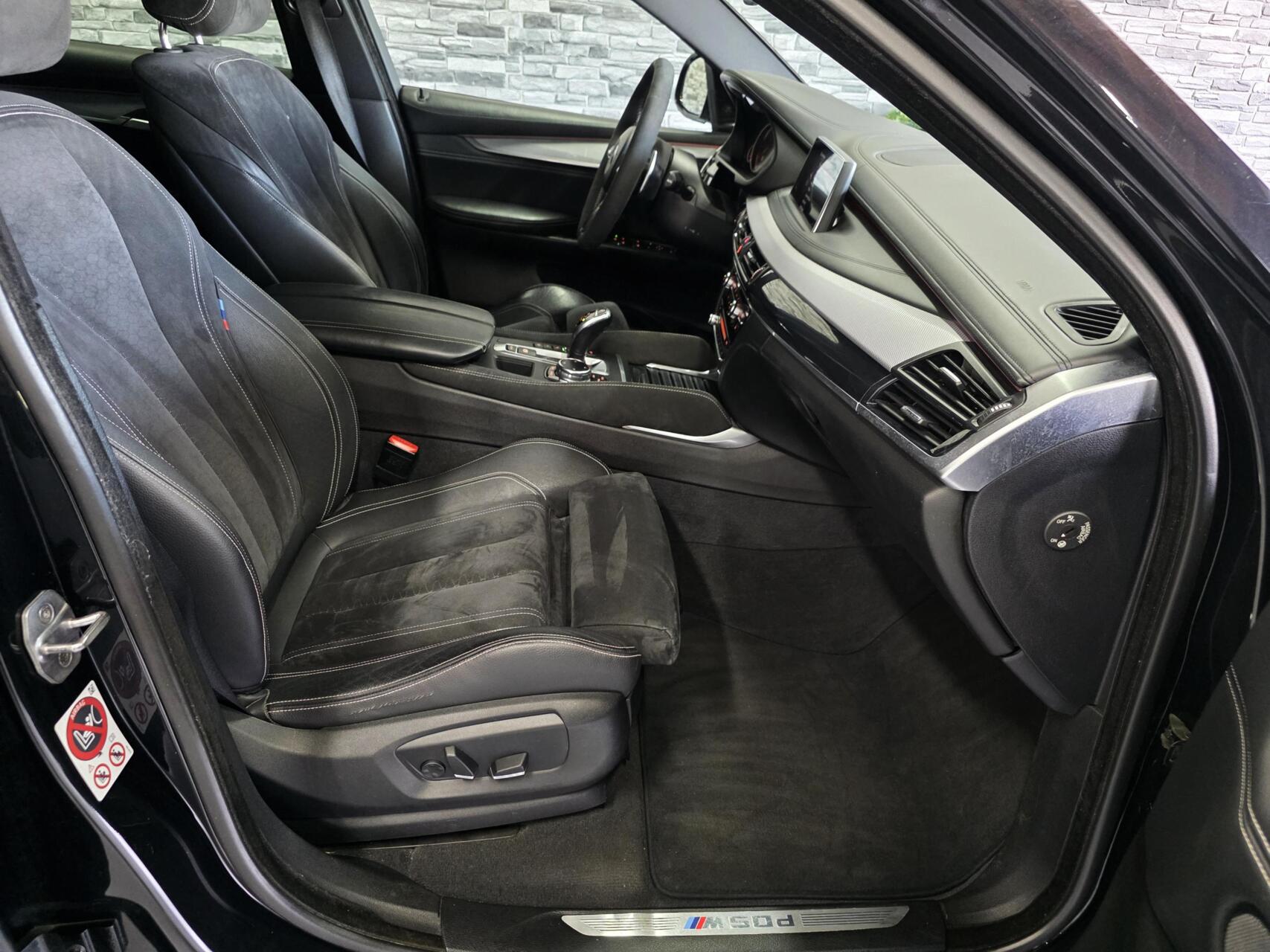 Foto van BMW X6 M50d