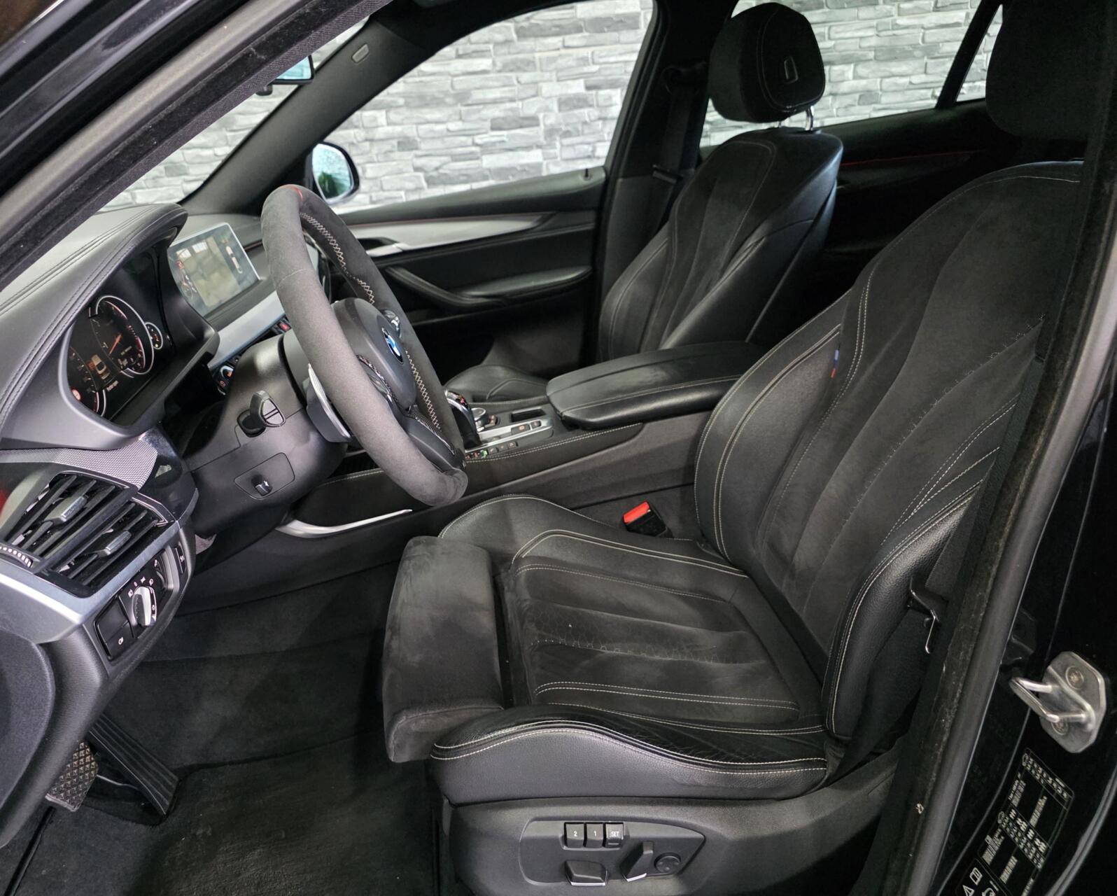 Foto van BMW X6 M50d