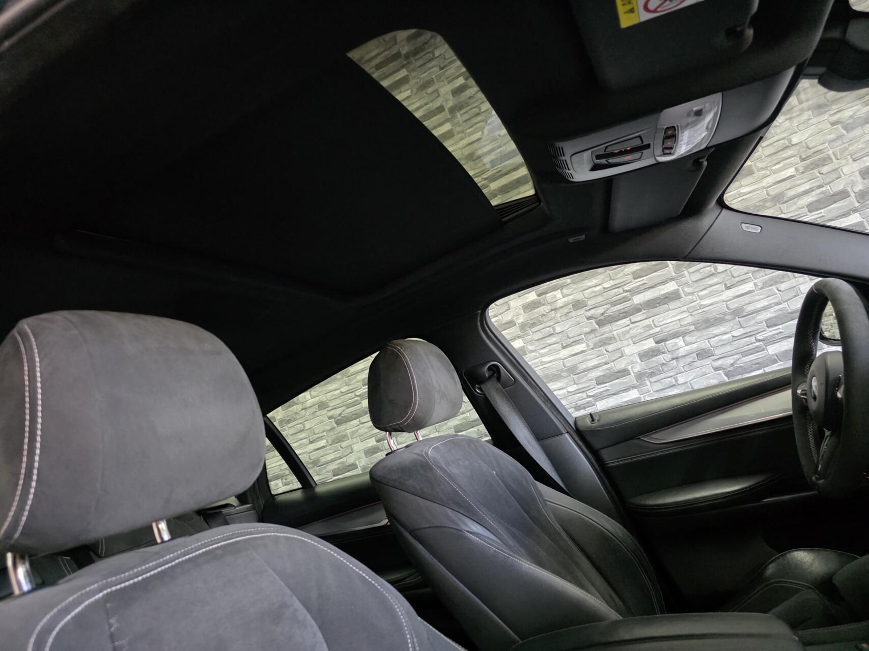 Foto van BMW X6 M50d