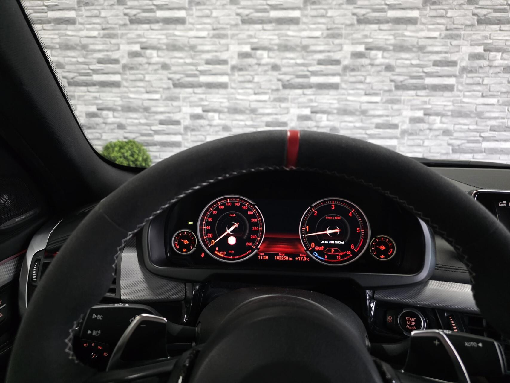 Foto van BMW X6 M50d