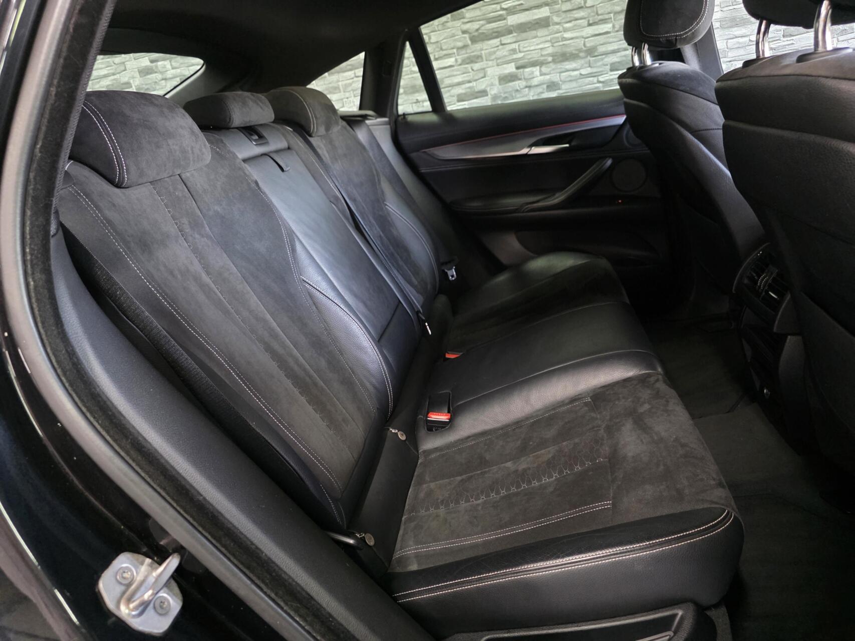 Foto van BMW X6 M50d