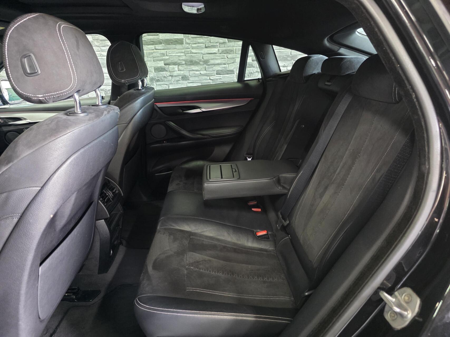 Foto van BMW X6 M50d