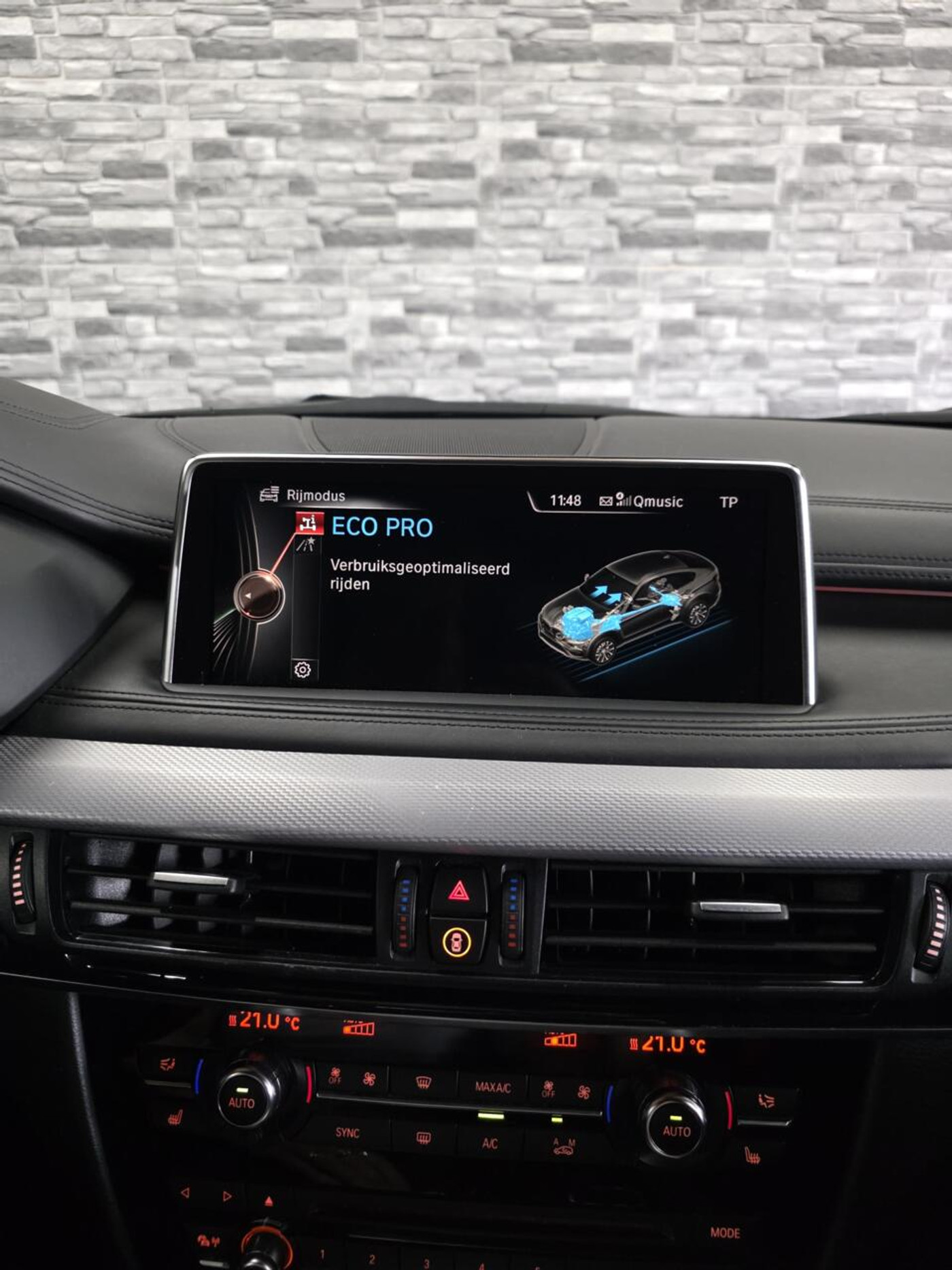 Foto van BMW X6 M50d